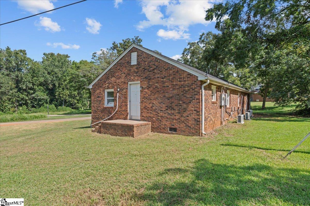 61 Carver Street Wellford, SC 29385