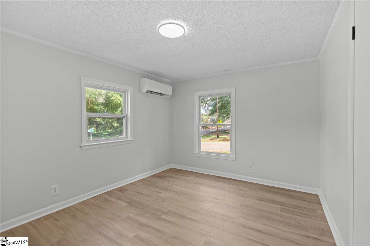 61 Carver Street Wellford, SC 29385
