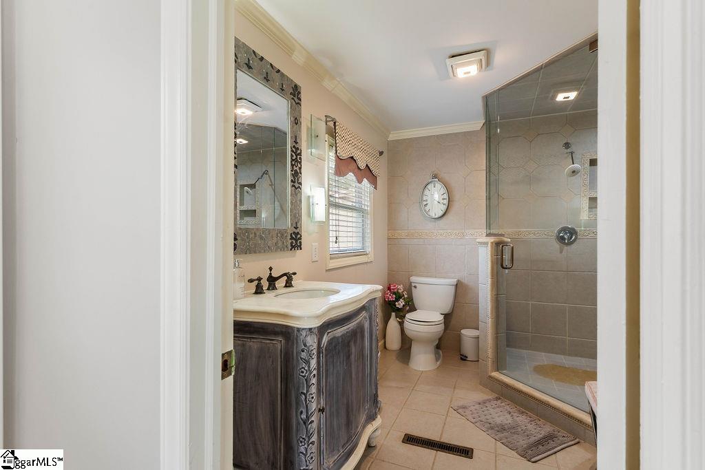1134 N Rugby Road Hendersonville, NC 28791