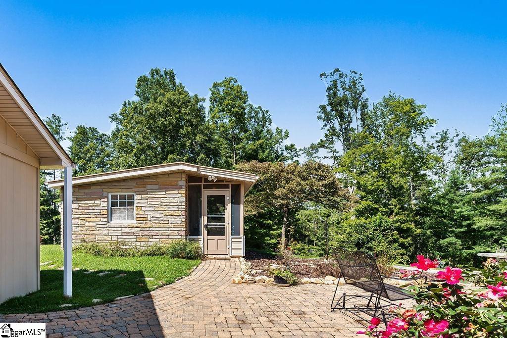 1134 N Rugby Road Hendersonville, NC 28791