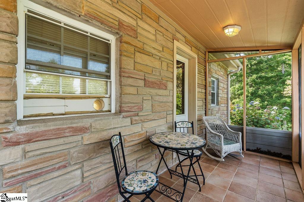 1134 N Rugby Road Hendersonville, NC 28791