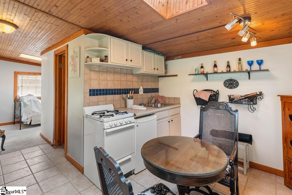 1134 N Rugby Road Hendersonville, NC 28791