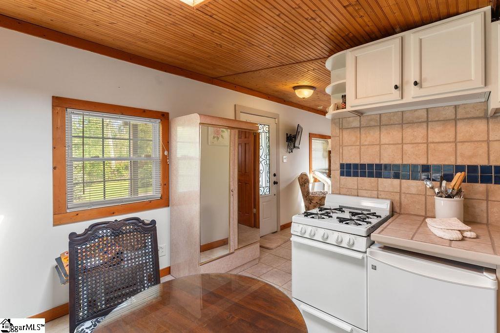 1134 N Rugby Road Hendersonville, NC 28791