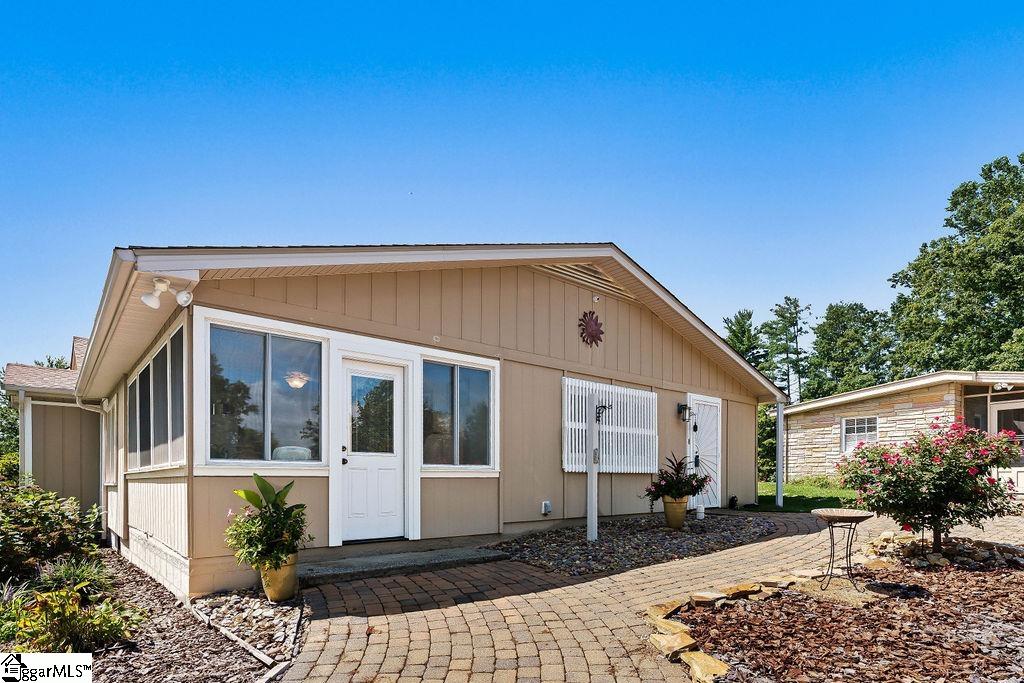 1134 N Rugby Road Hendersonville, NC 28791