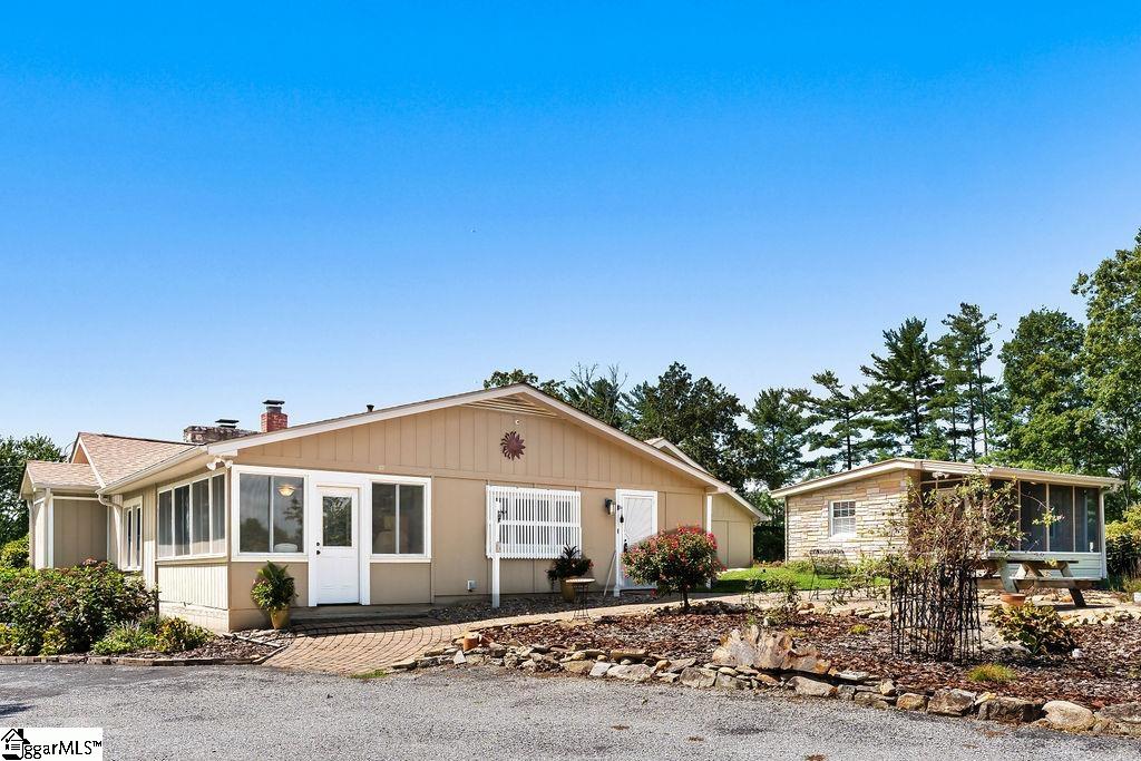 1134 N Rugby Road Hendersonville, NC 28791