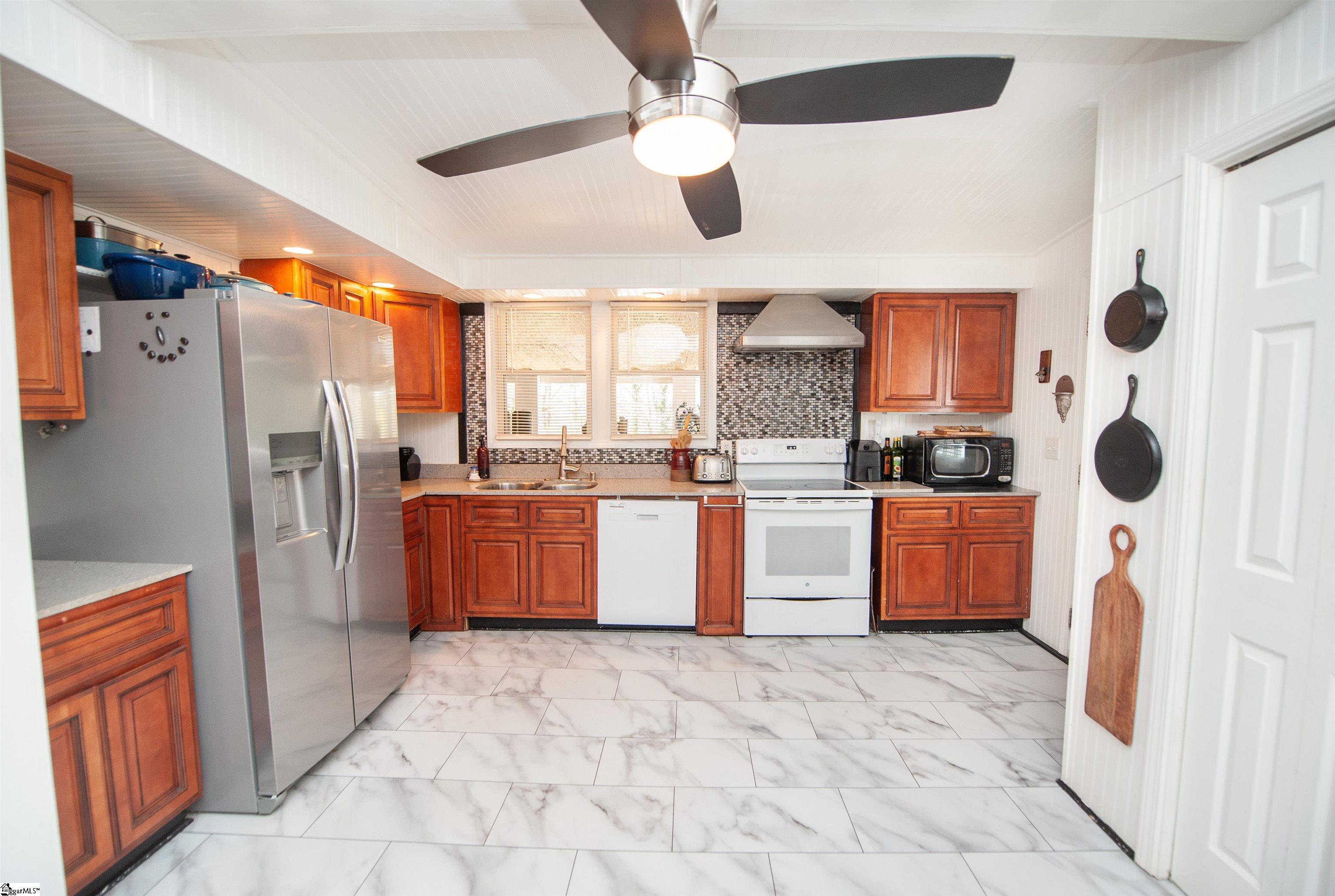 1924 Lamb Mountain Road Hendersonville, NC 28792
