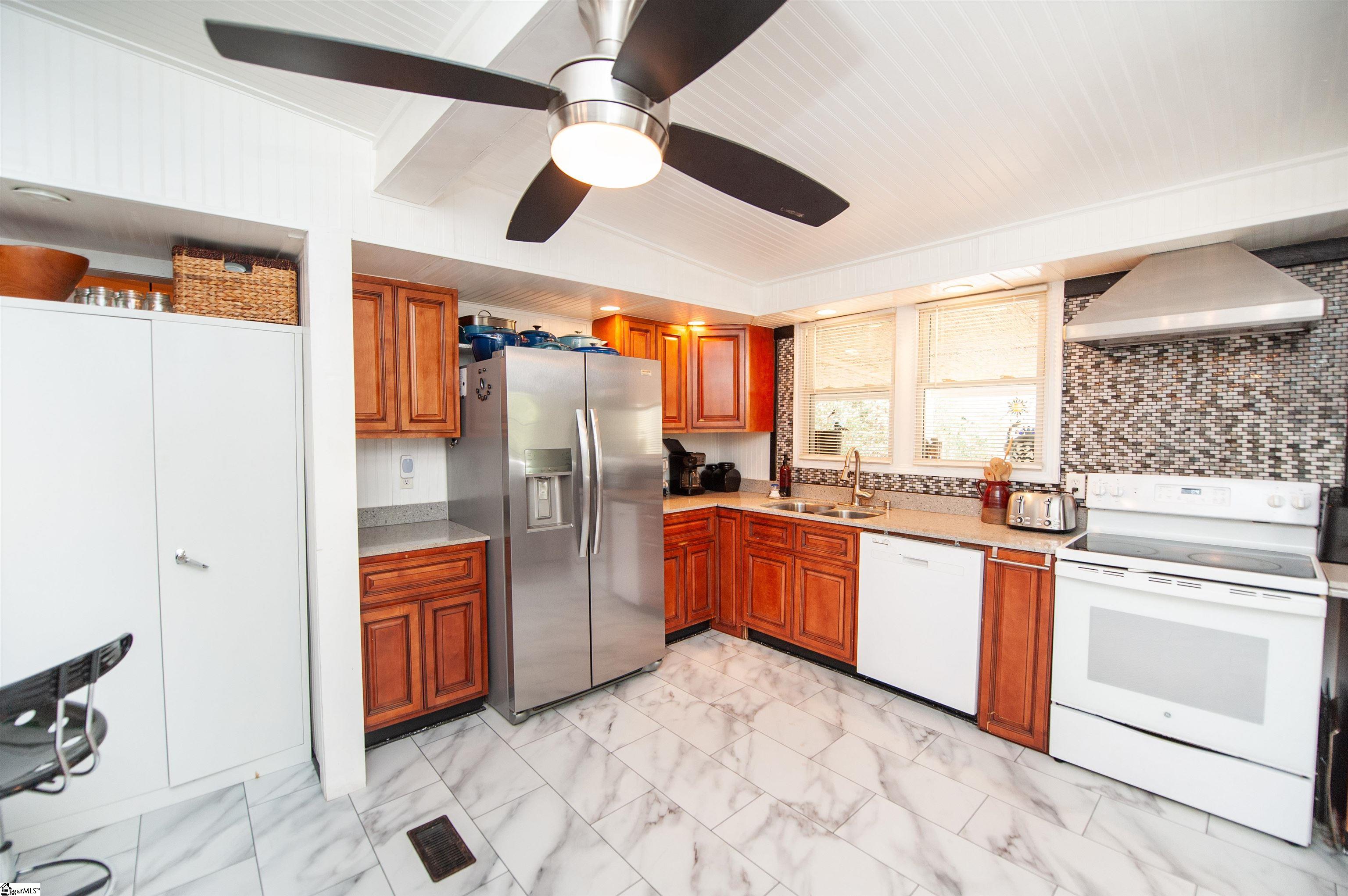 1924 Lamb Mountain Road Hendersonville, NC 28792