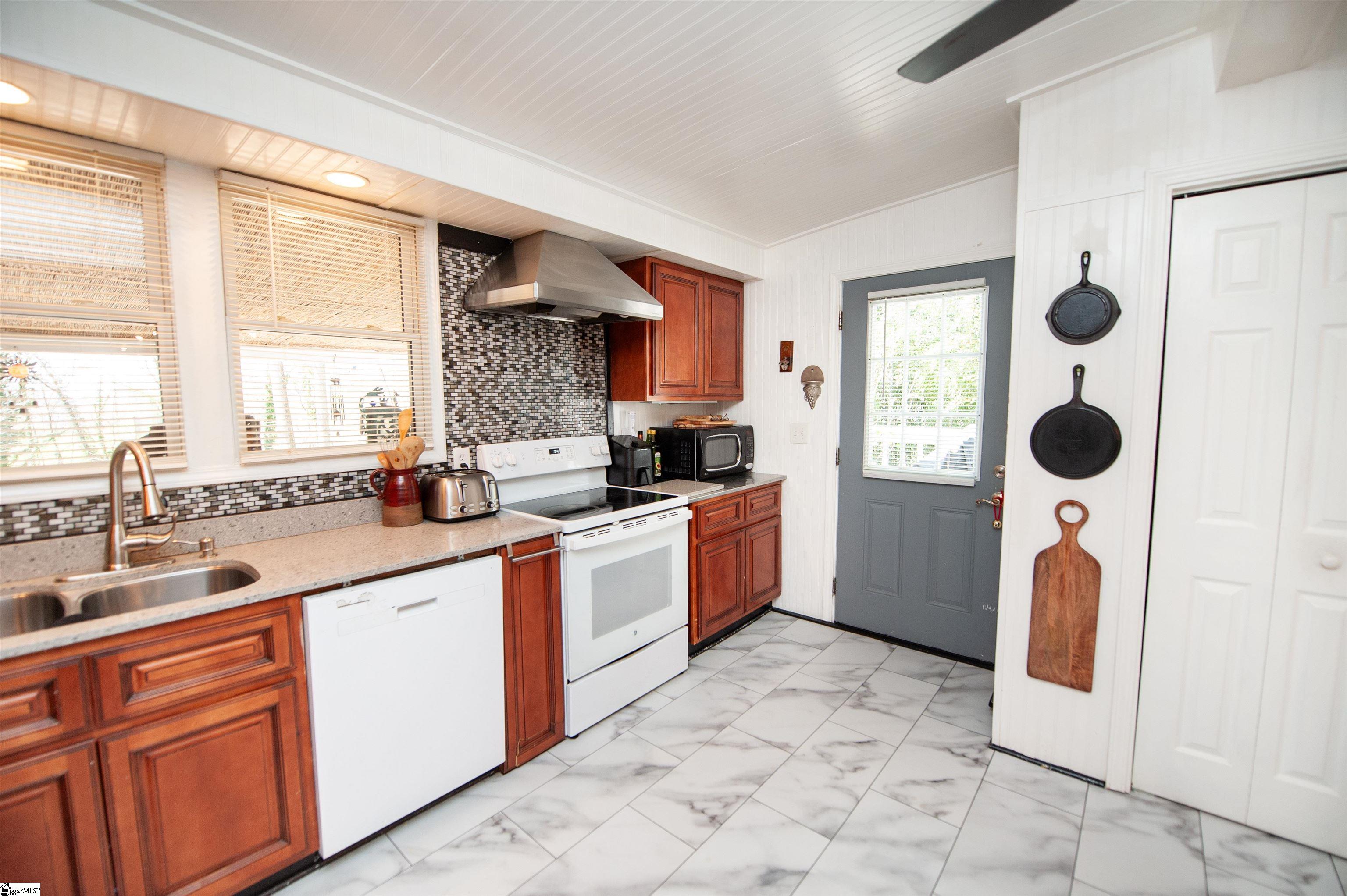 1924 Lamb Mountain Road Hendersonville, NC 28792