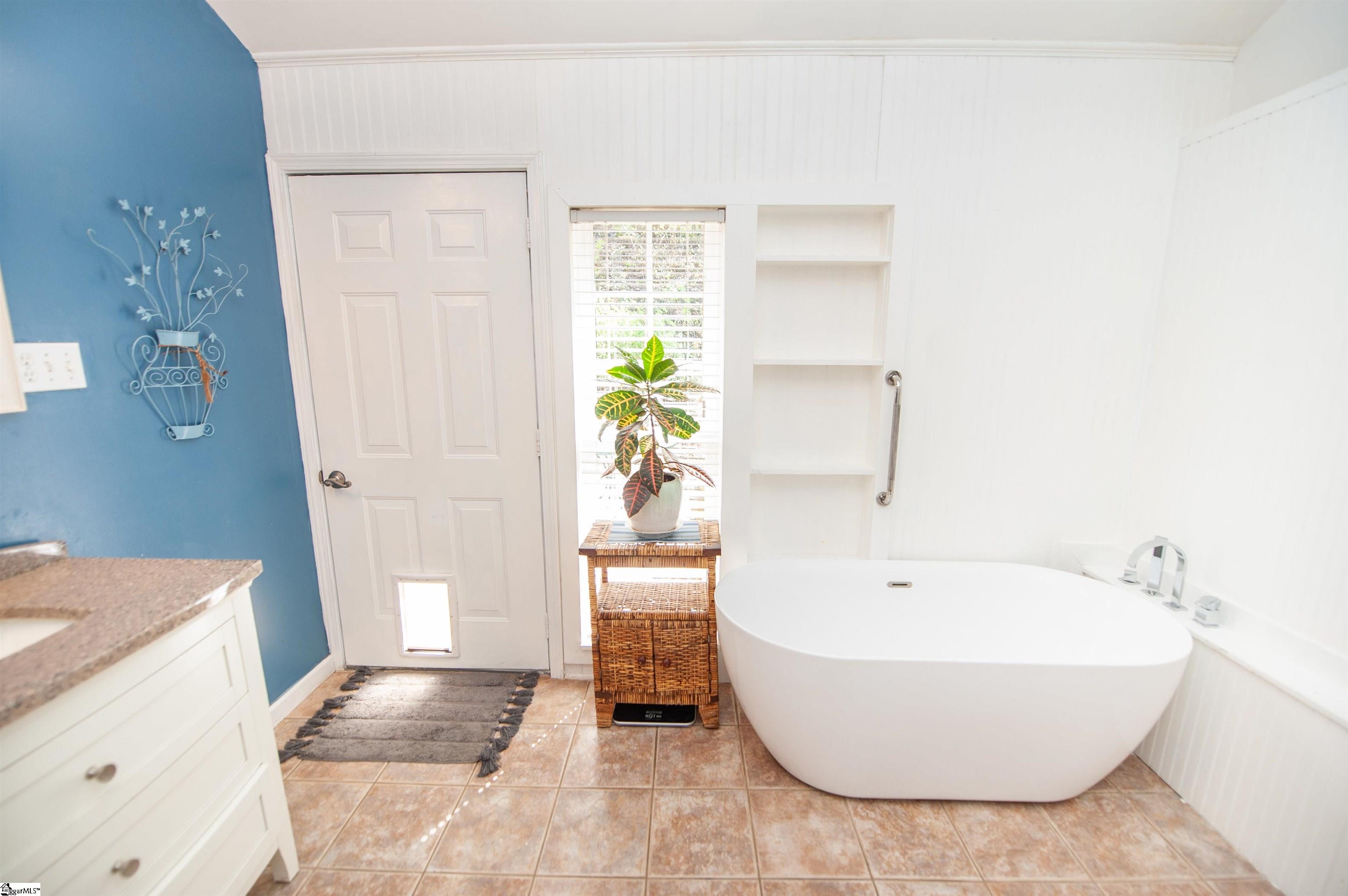 1924 Lamb Mountain Road Hendersonville, NC 28792