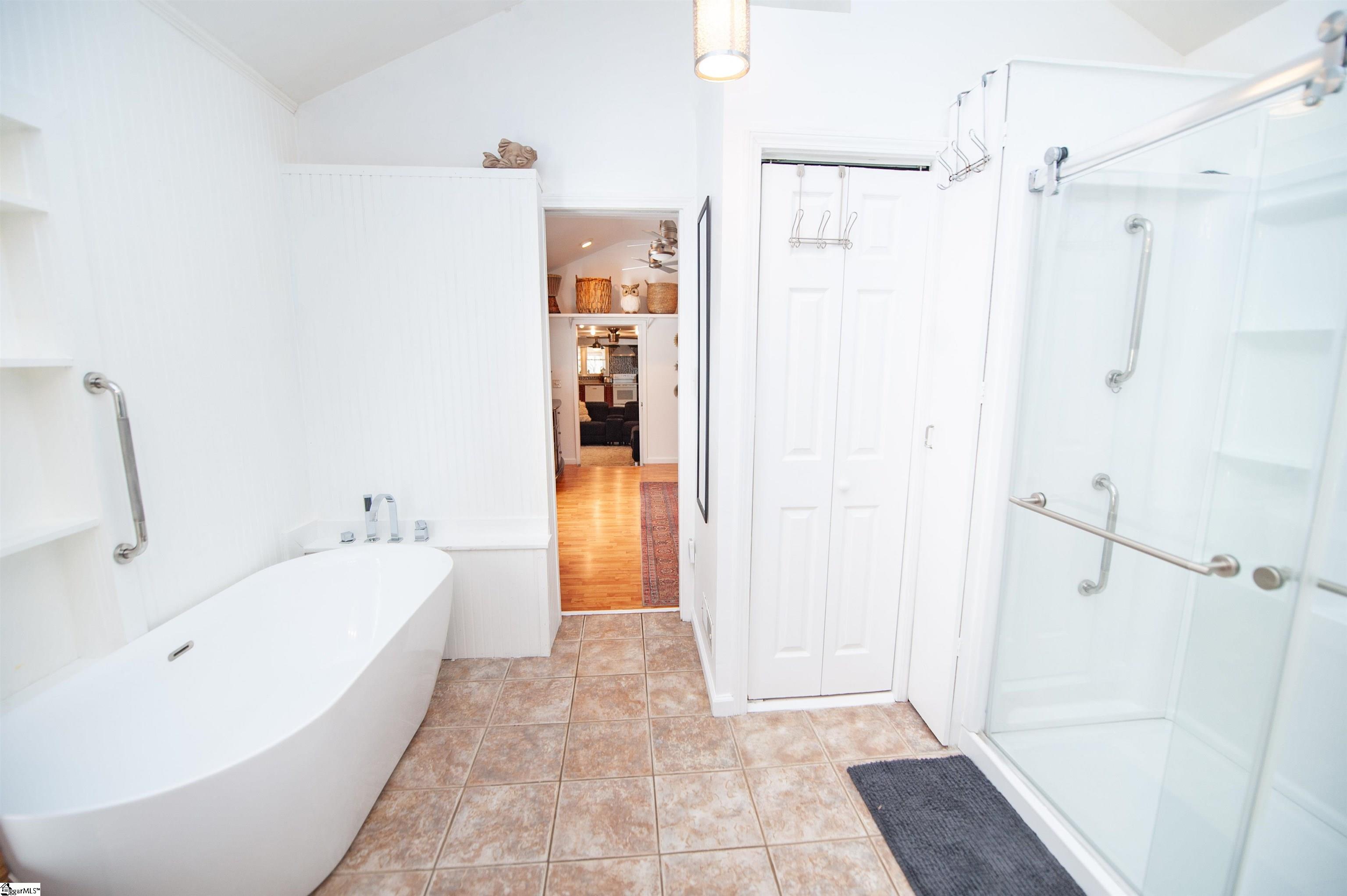 1924 Lamb Mountain Road Hendersonville, NC 28792