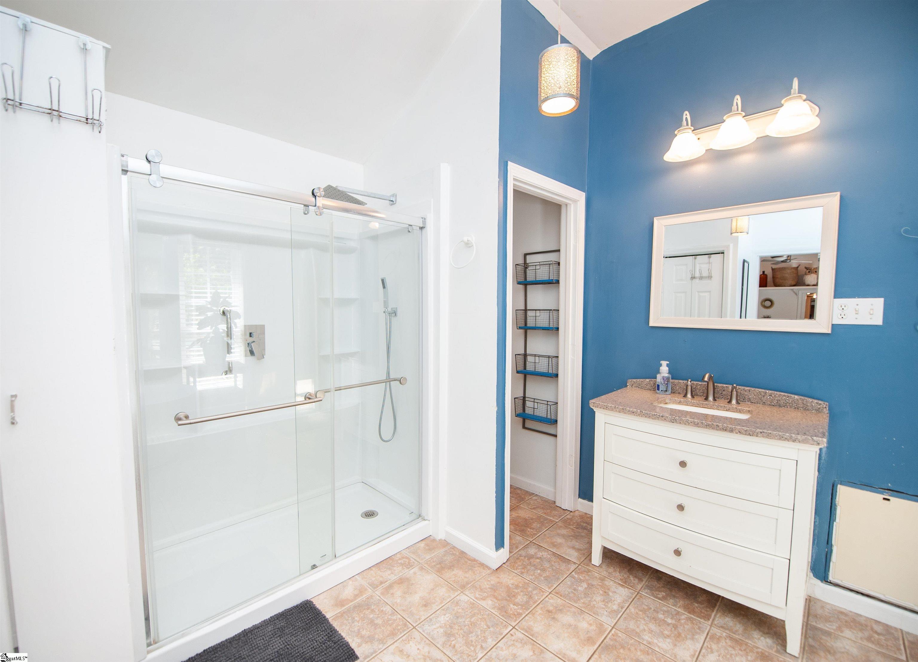 1924 Lamb Mountain Road Hendersonville, NC 28792