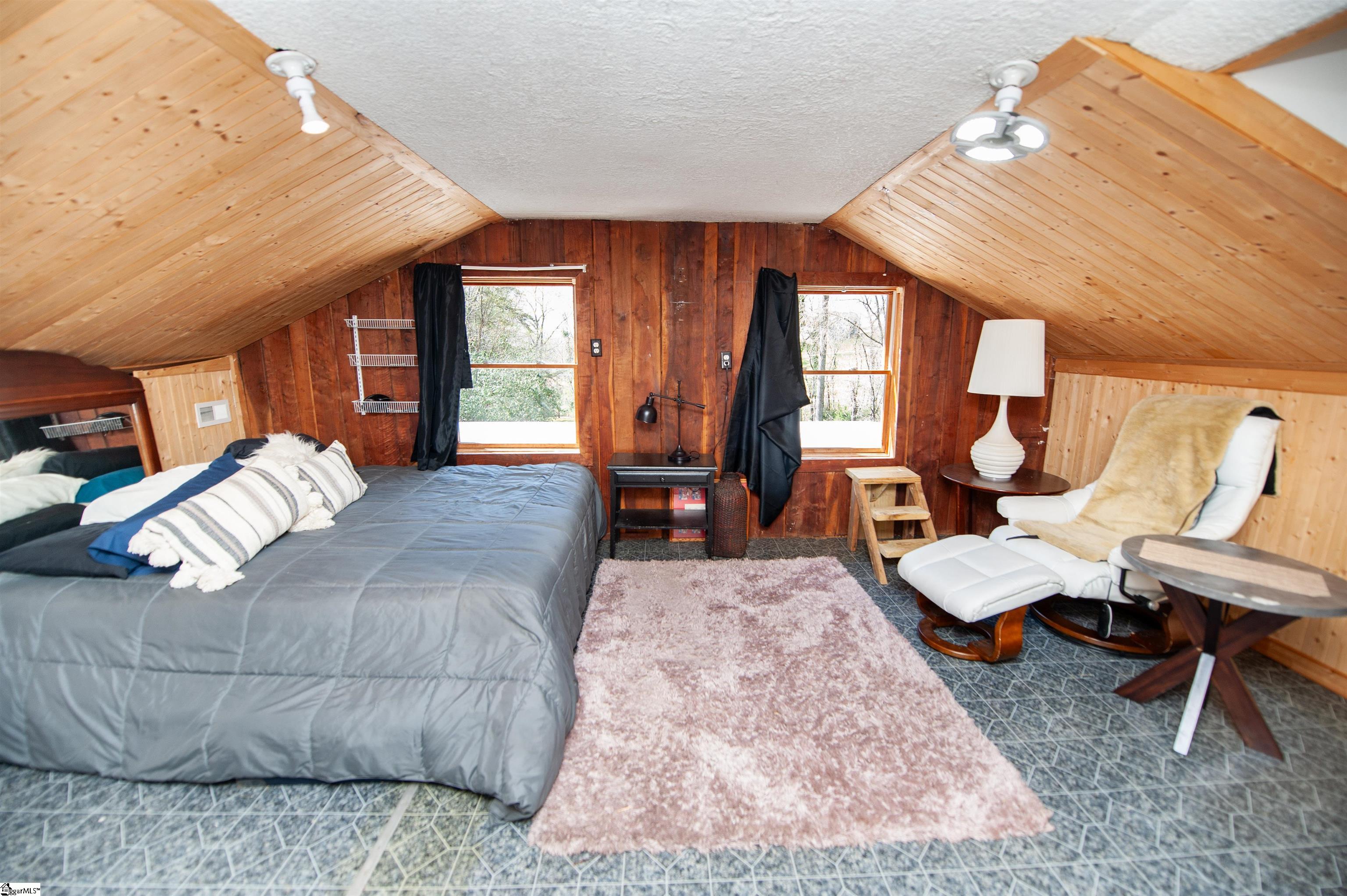 1924 Lamb Mountain Road Hendersonville, NC 28792