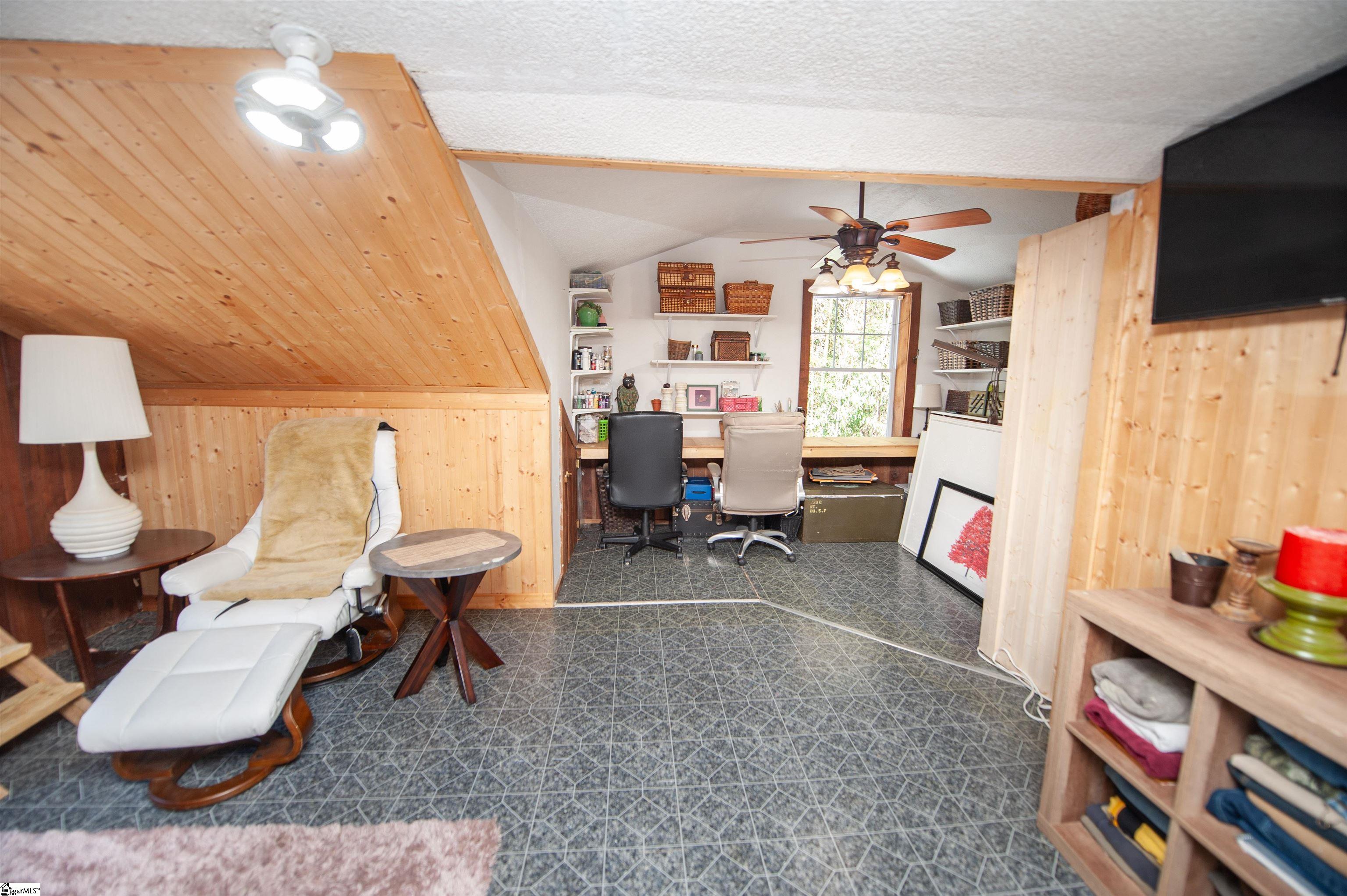 1924 Lamb Mountain Road Hendersonville, NC 28792