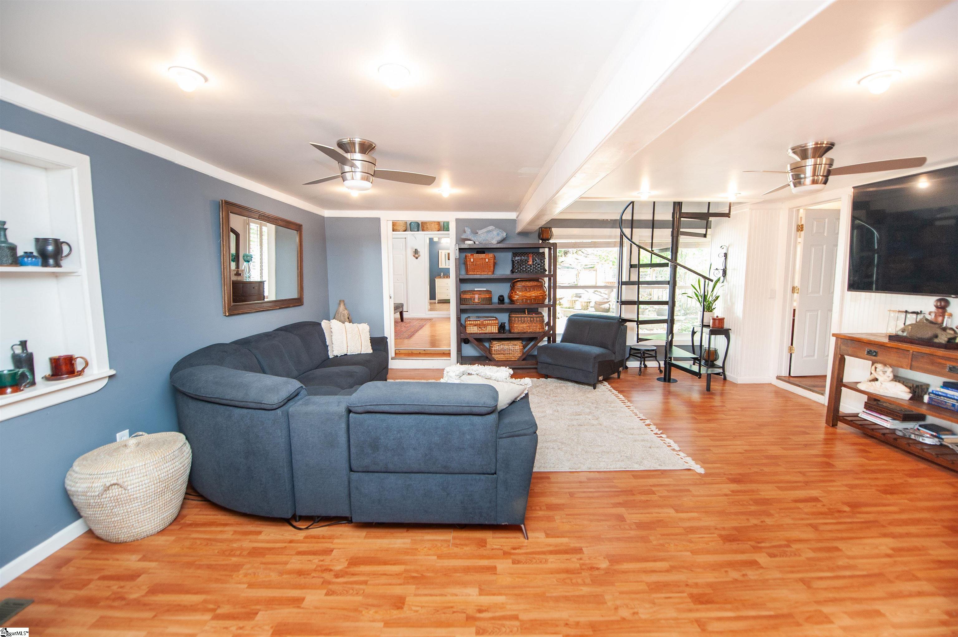 1924 Lamb Mountain Road Hendersonville, NC 28792