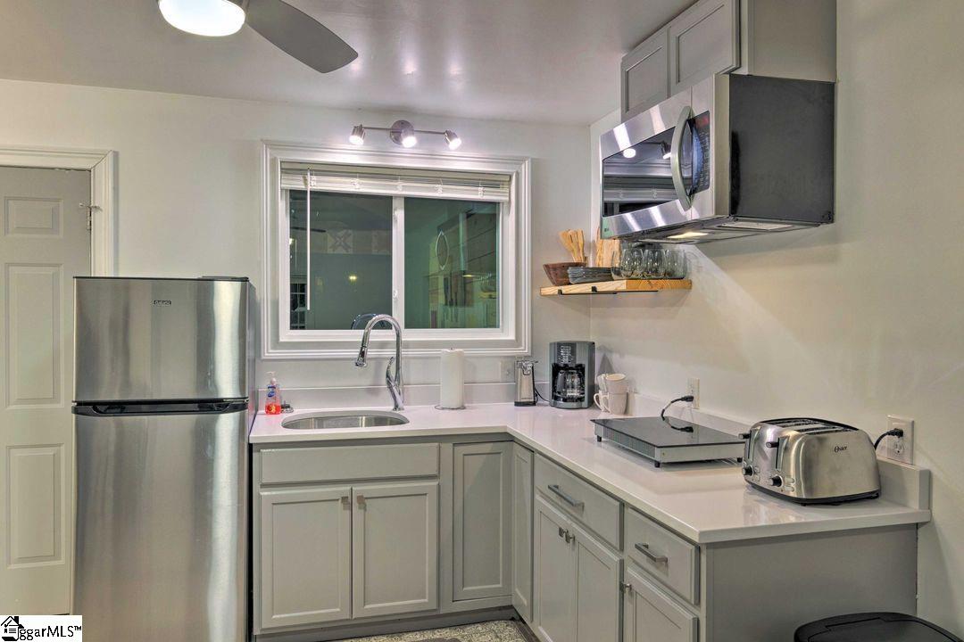 1924 Lamb Mountain Road Hendersonville, NC 28792