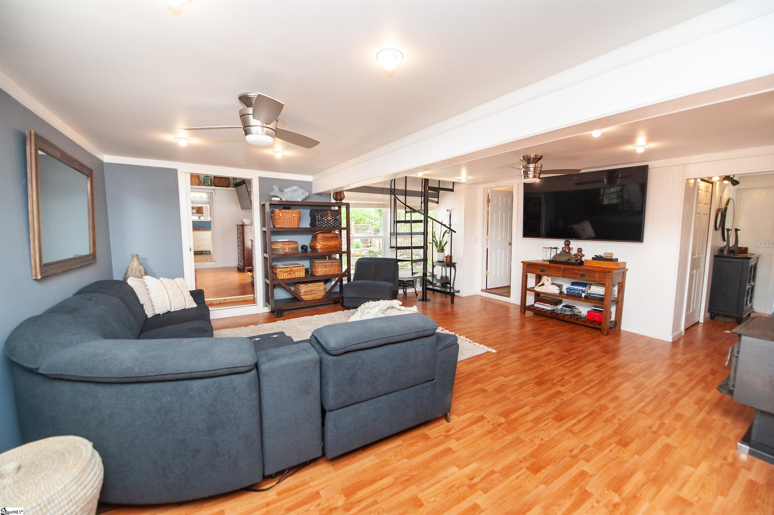 1924 Lamb Mountain Road Hendersonville, NC 28792