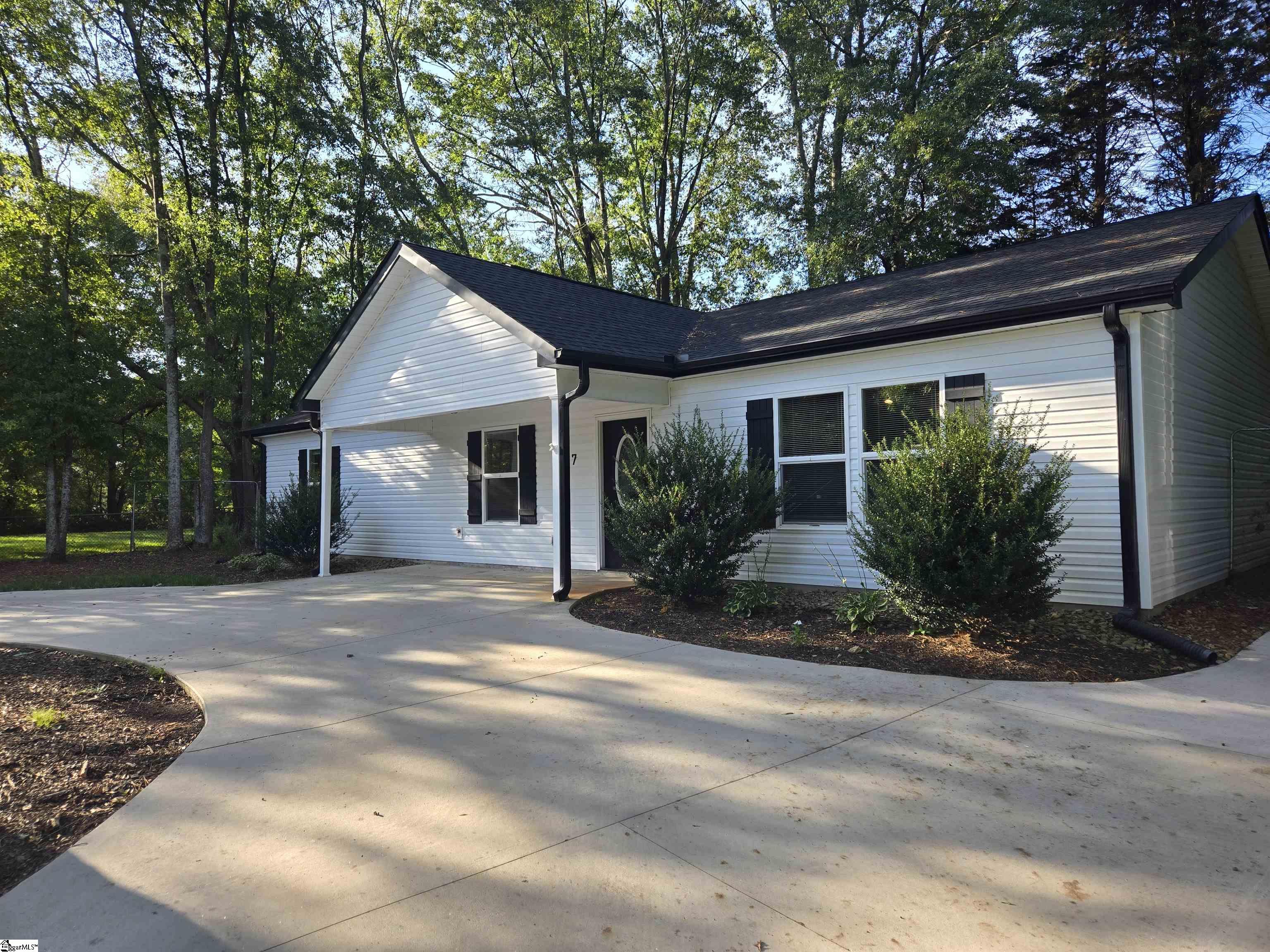 7 W 2nd Street Williamston, SC 29697