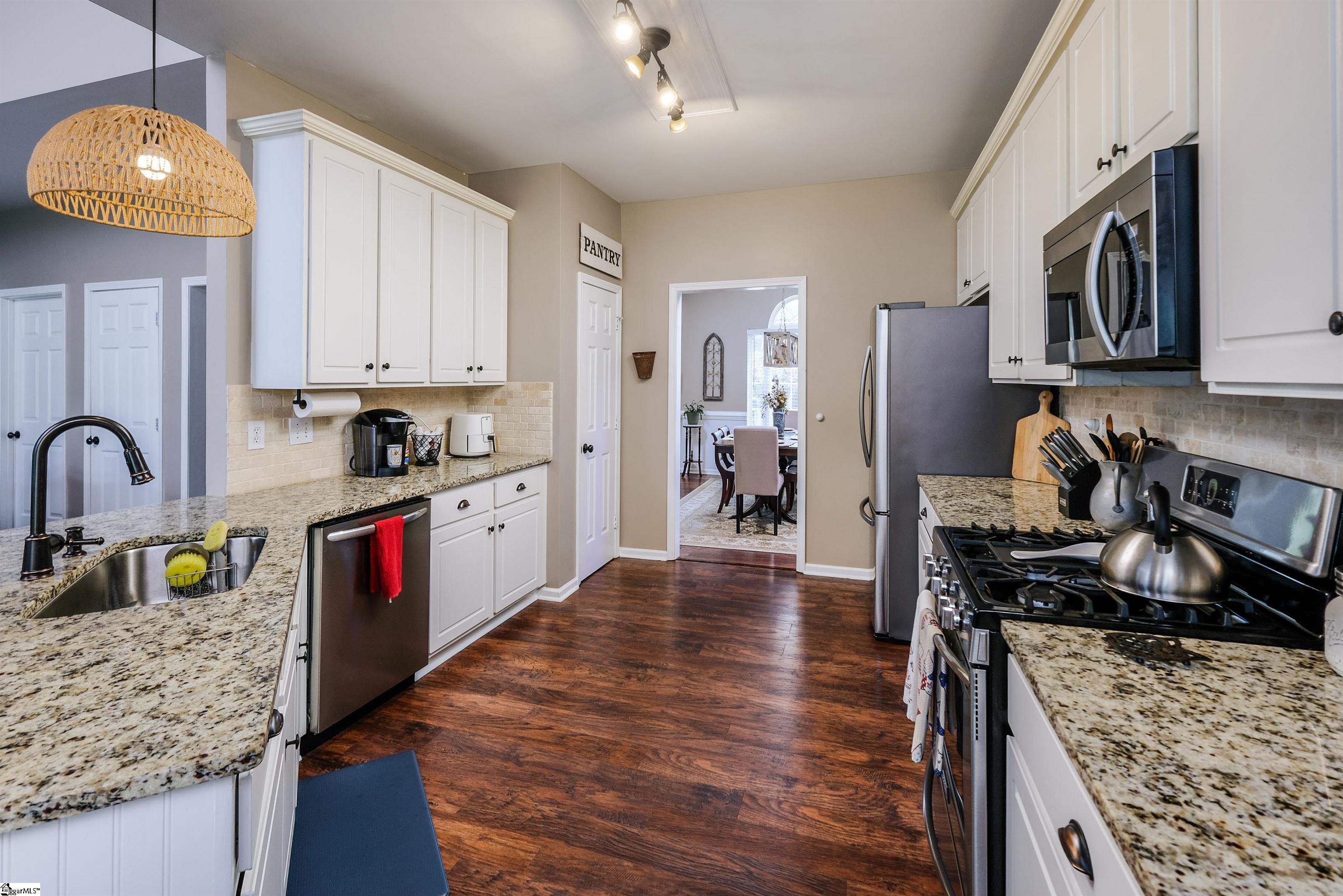 302 Crossvine Way Simpsonville, SC 29680