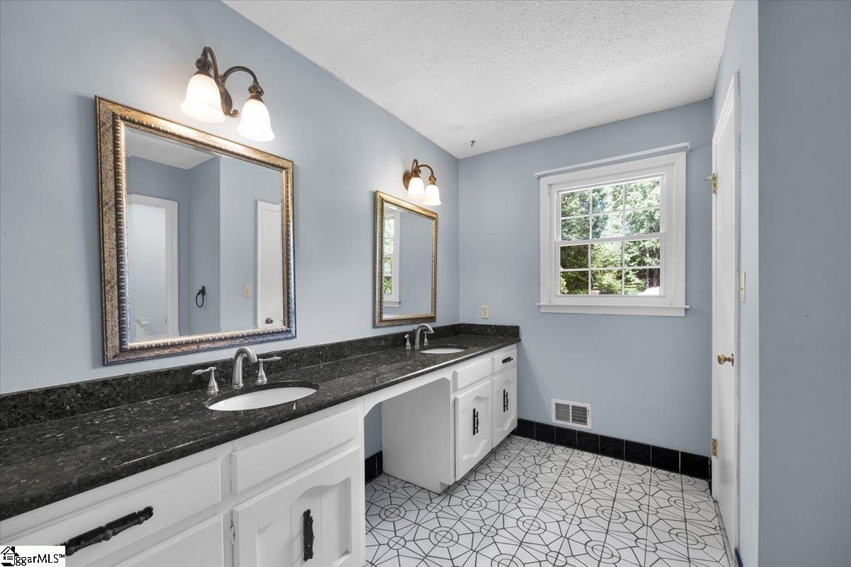 12 Lantern Drive Greer, SC 29651