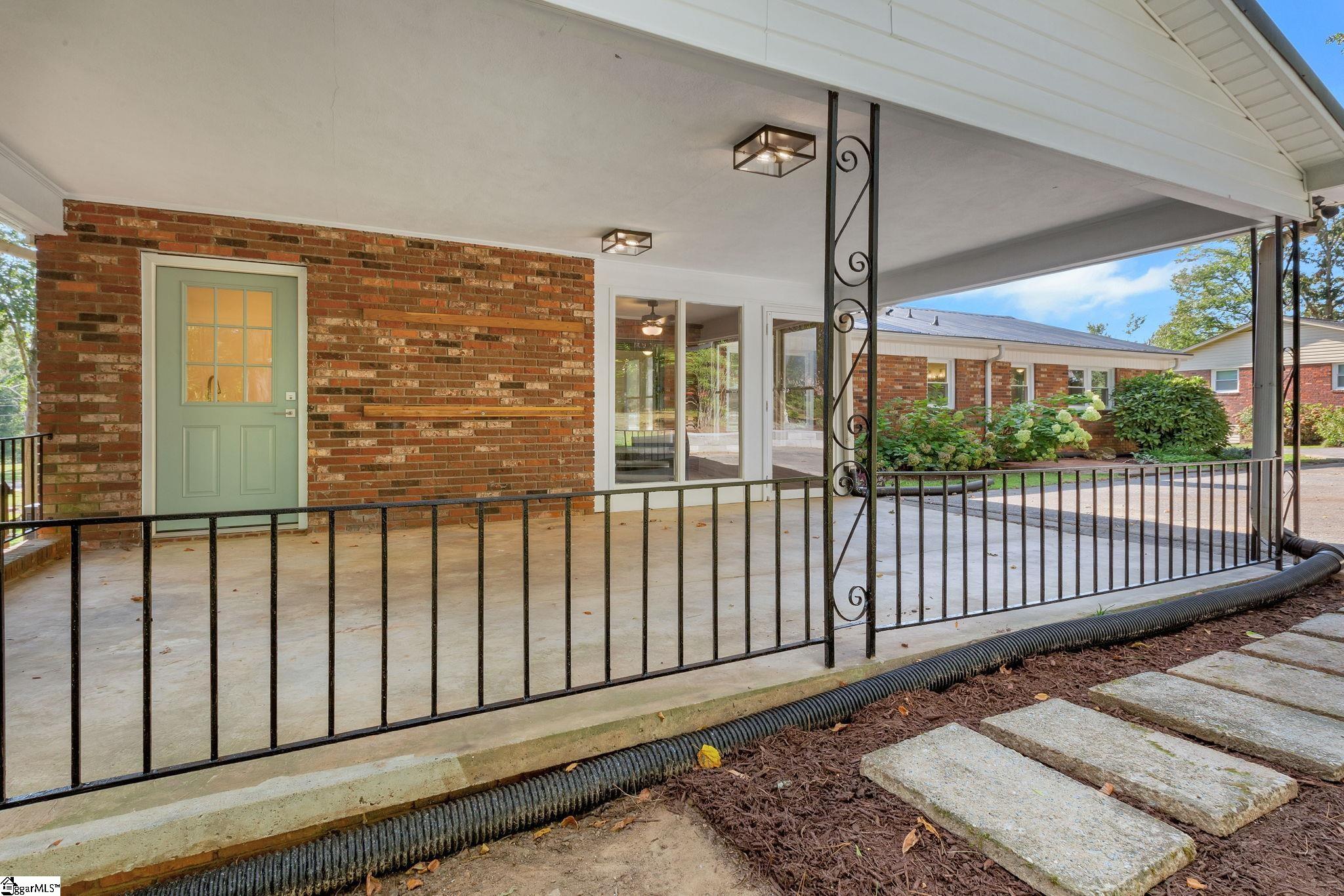 128 Saint James Drive Spartanburg, SC 29301