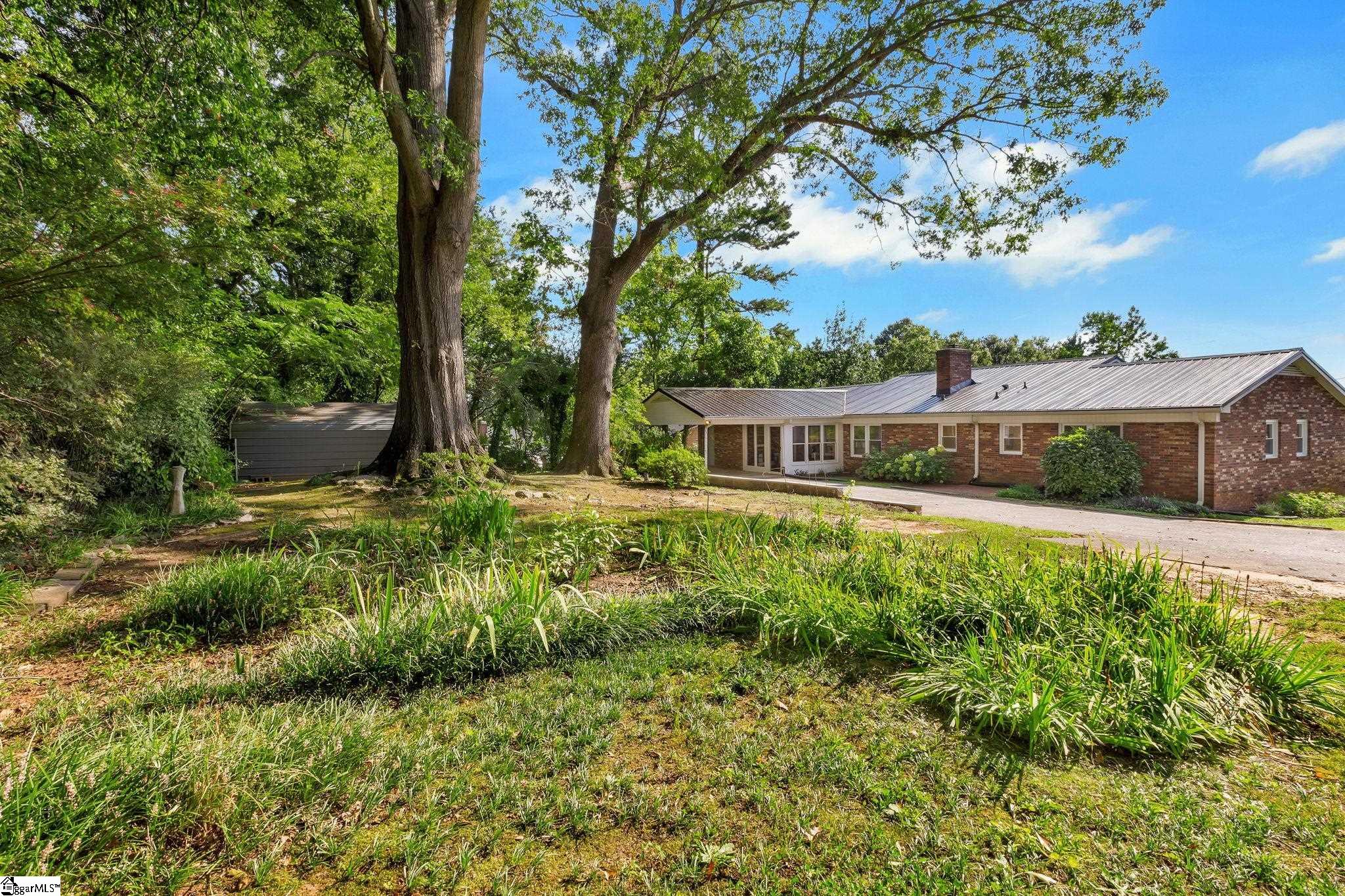 128 Saint James Drive Spartanburg, SC 29301