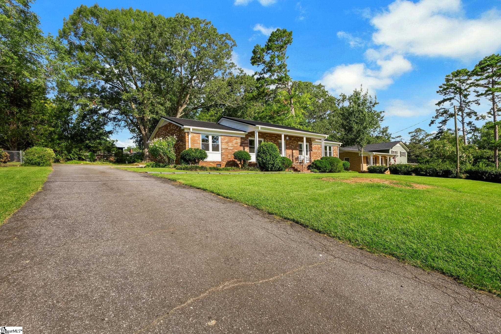 128 Saint James Drive Spartanburg, SC 29301