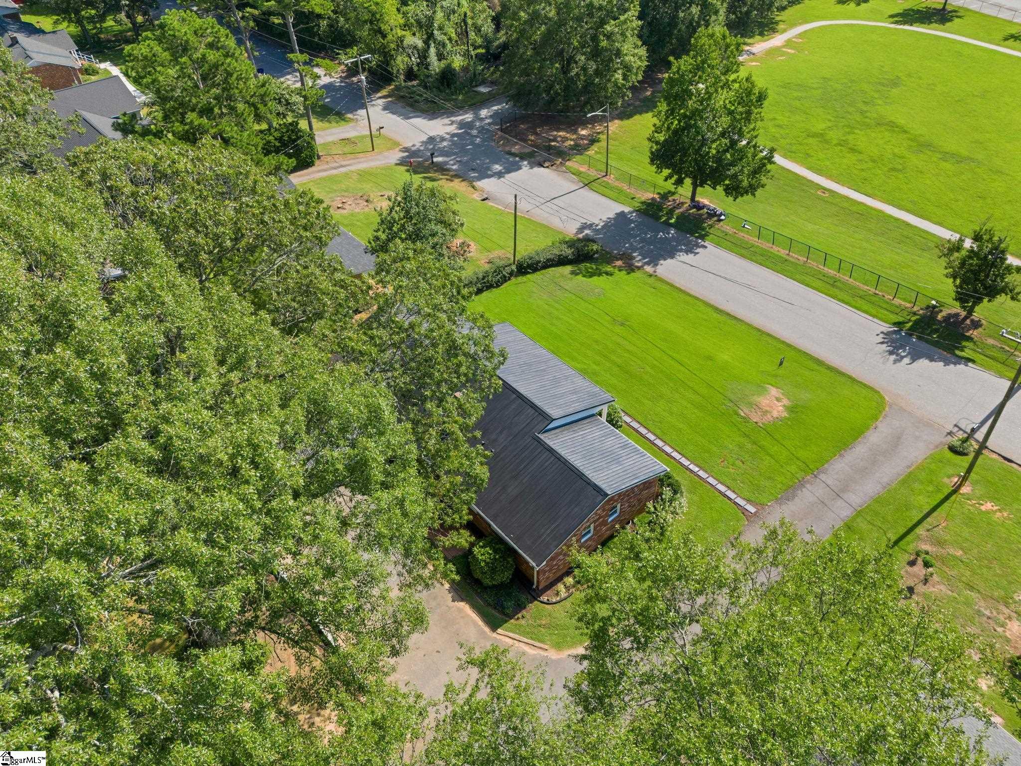 128 Saint James Drive Spartanburg, SC 29301