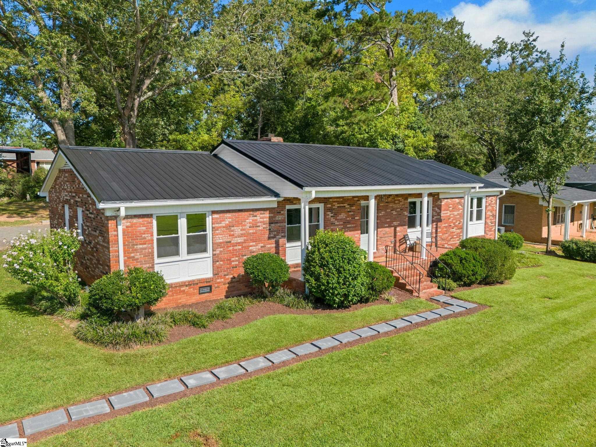 128 Saint James Drive Spartanburg, SC 29301