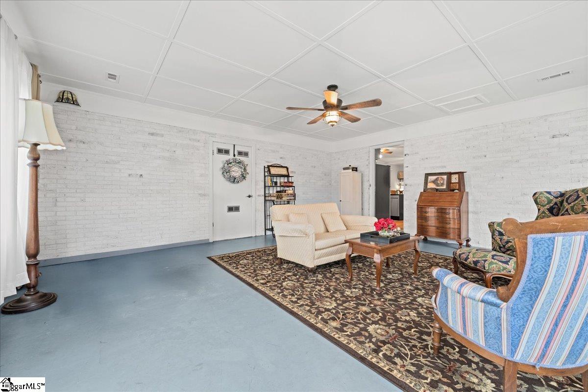 1473 E Tamassee Drive Seneca, SC 29672