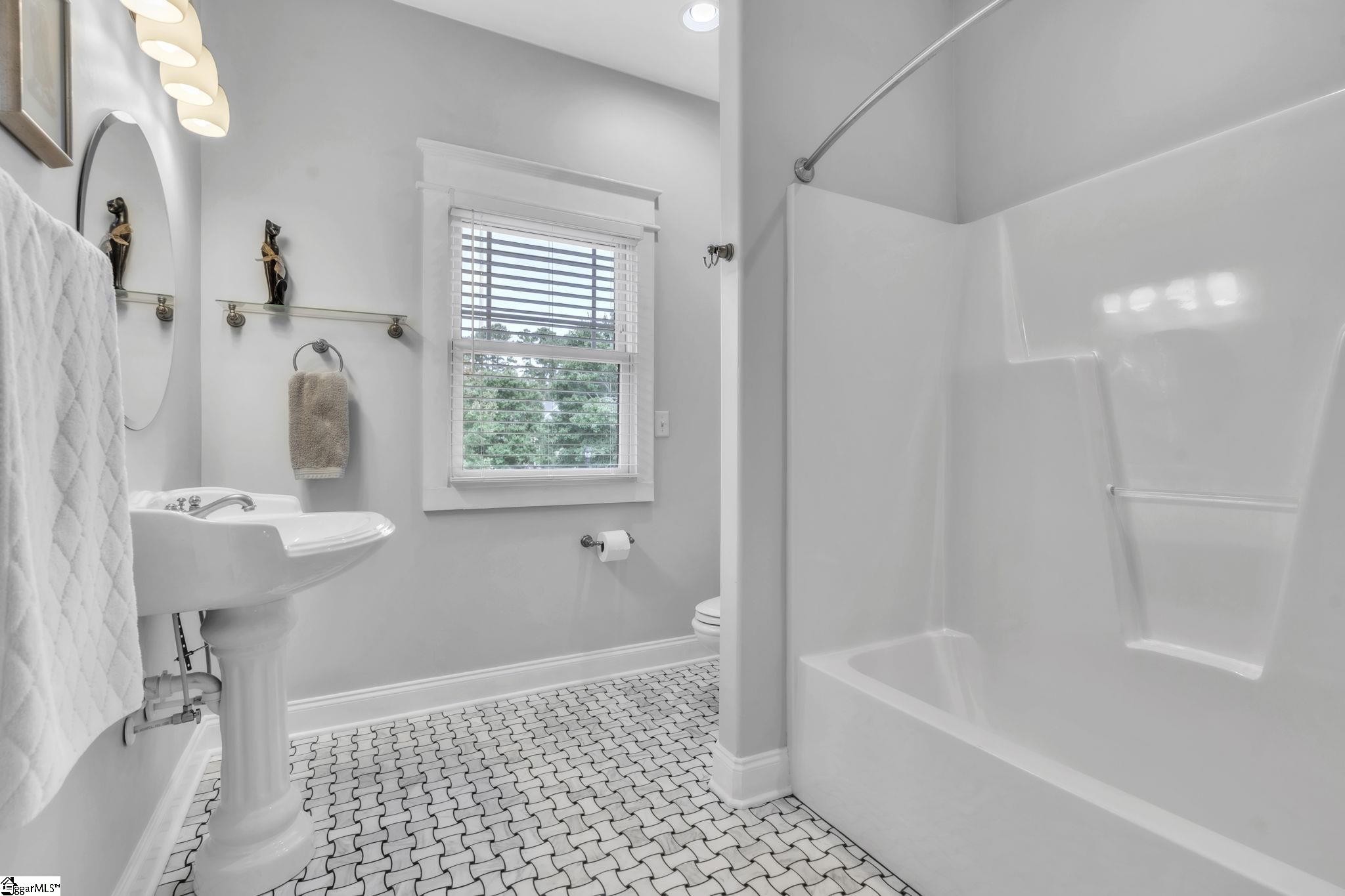 16 Plyler Drive Greenville, SC 29617