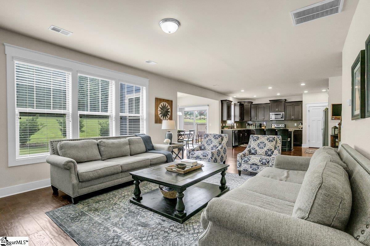 128 Summer Oak Lane Simpsonville, SC 29680