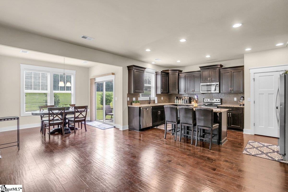128 Summer Oak Lane Simpsonville, SC 29680