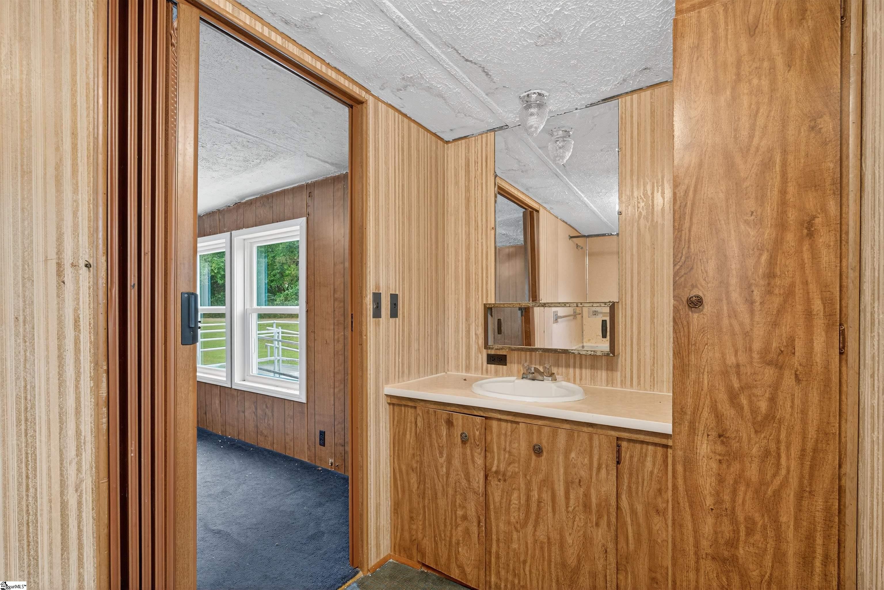 115 Riverview Park Cowpens, SC 29330