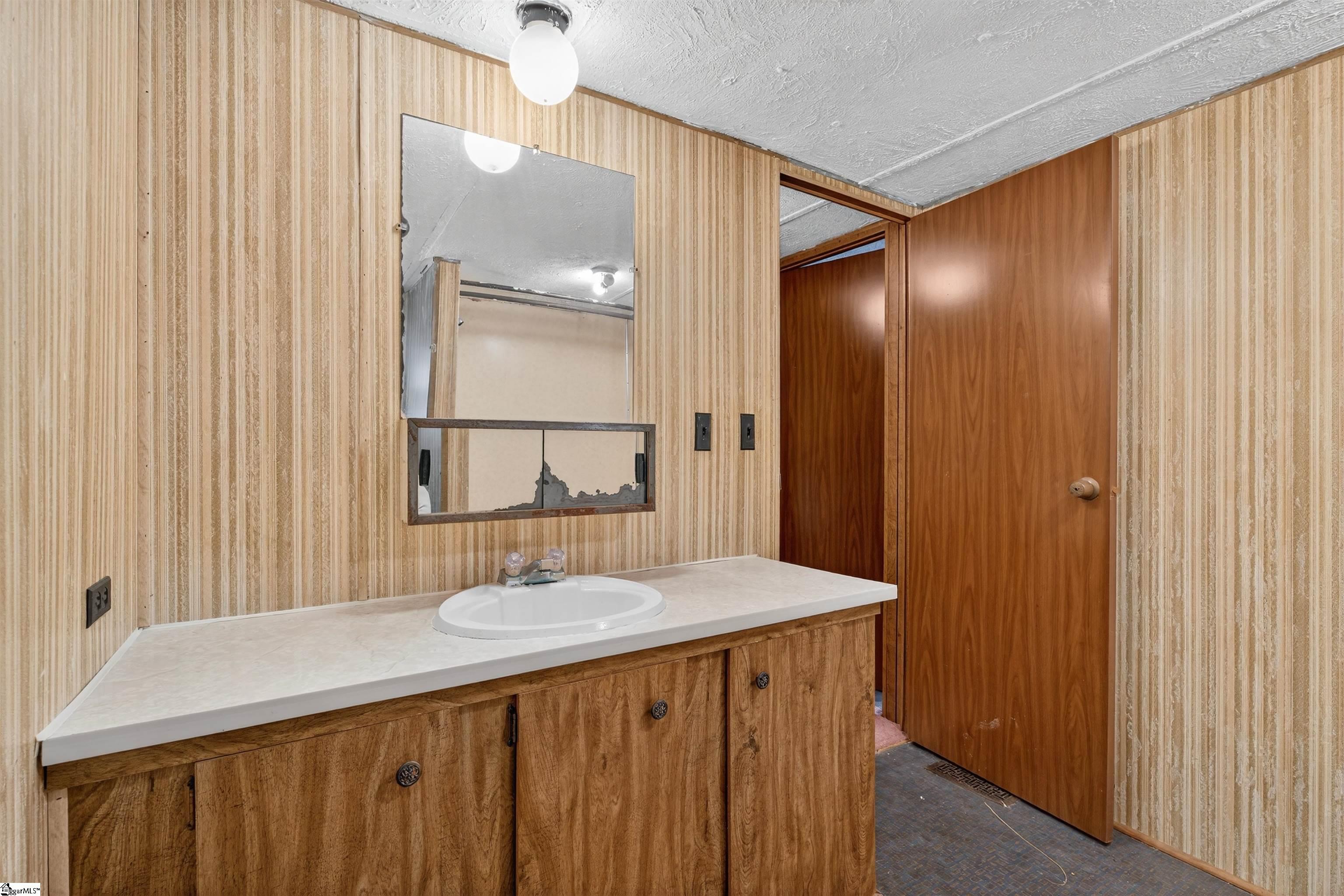 115 Riverview Park Cowpens, SC 29330