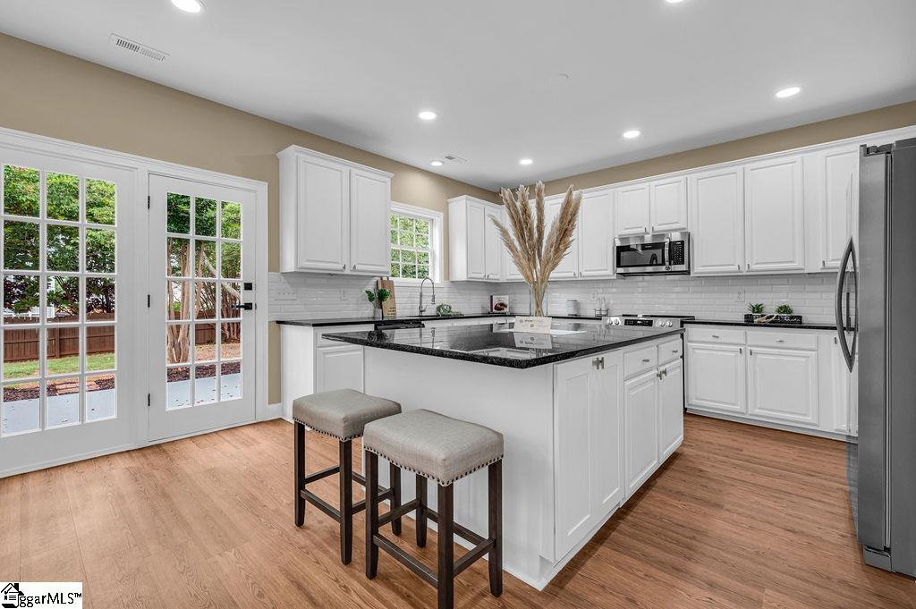 4 Breezewood Court Greenville, SC 29607