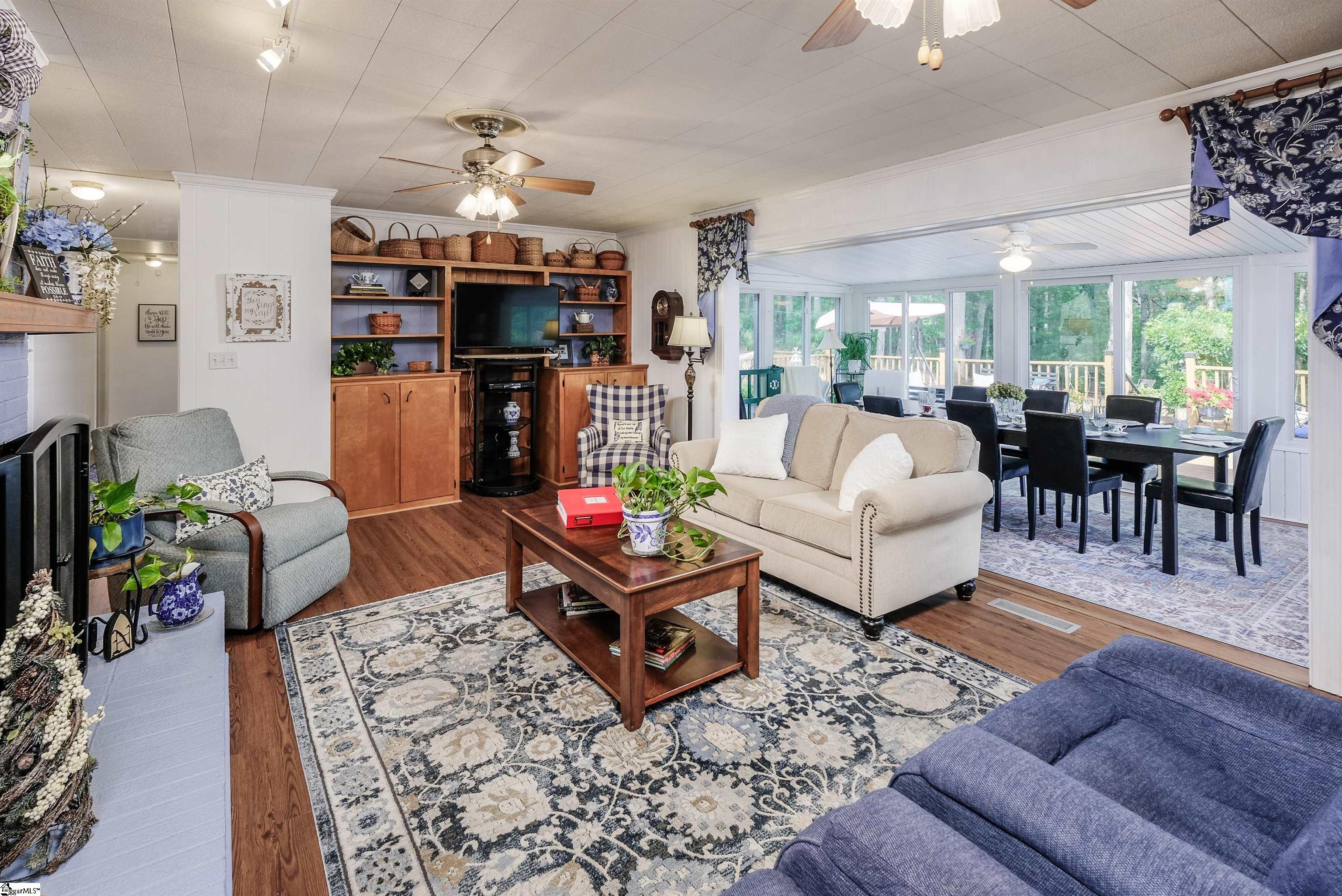 211 N Rockview Drive Greenville, SC 29609-6323
