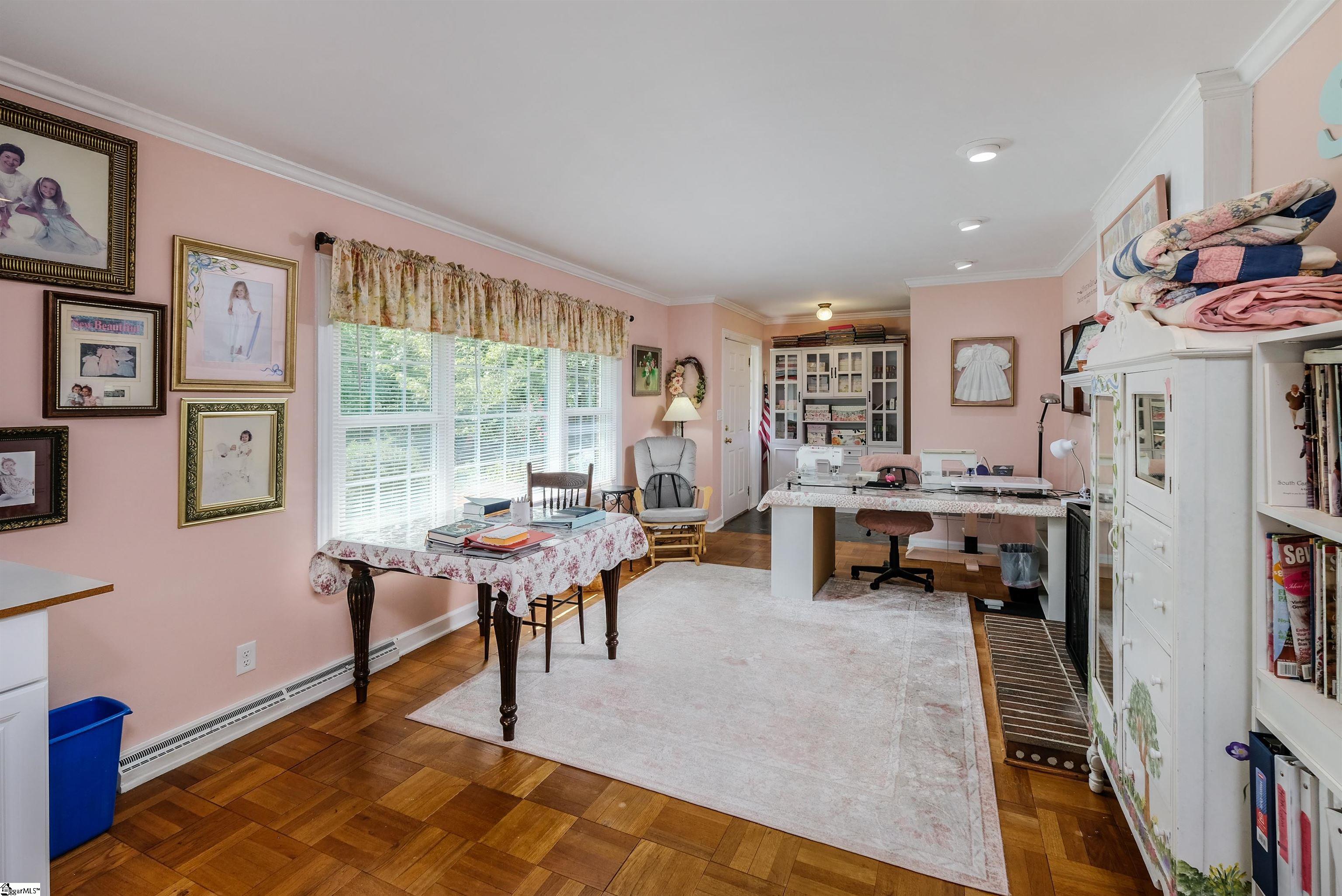211 N Rockview Drive Greenville, SC 29609-6323