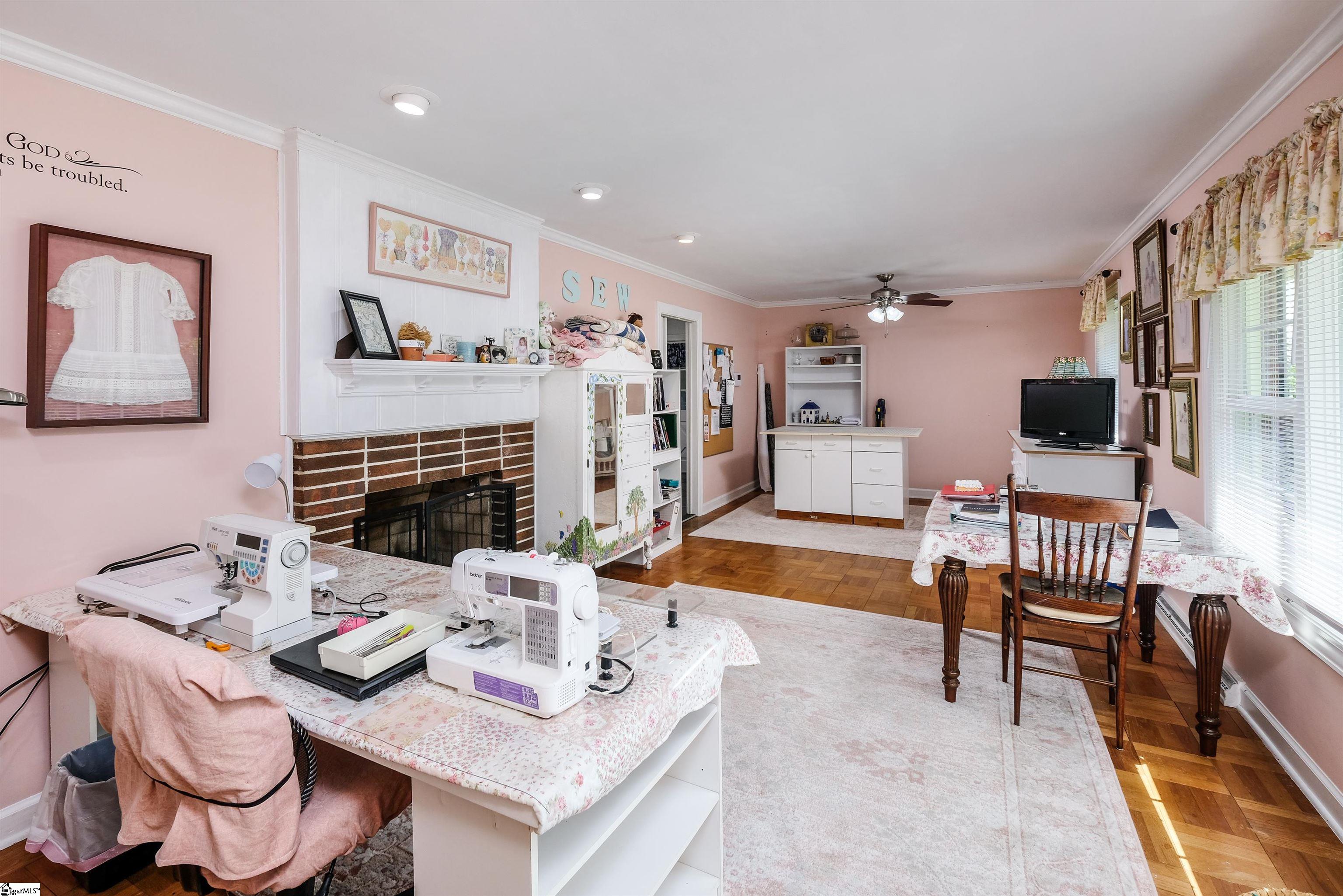 211 N Rockview Drive Greenville, SC 29609-6323