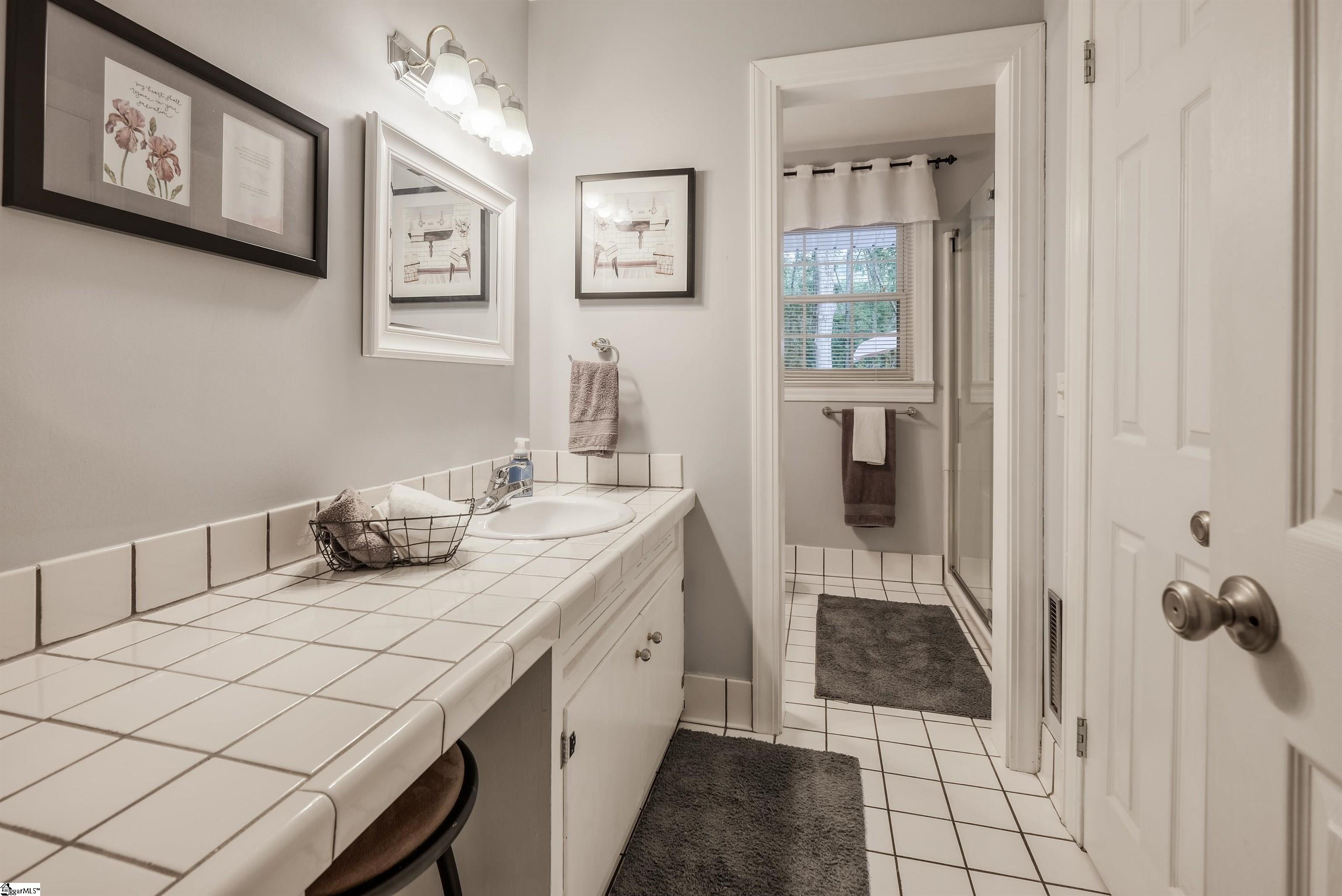 211 N Rockview Drive Greenville, SC 29609-6323