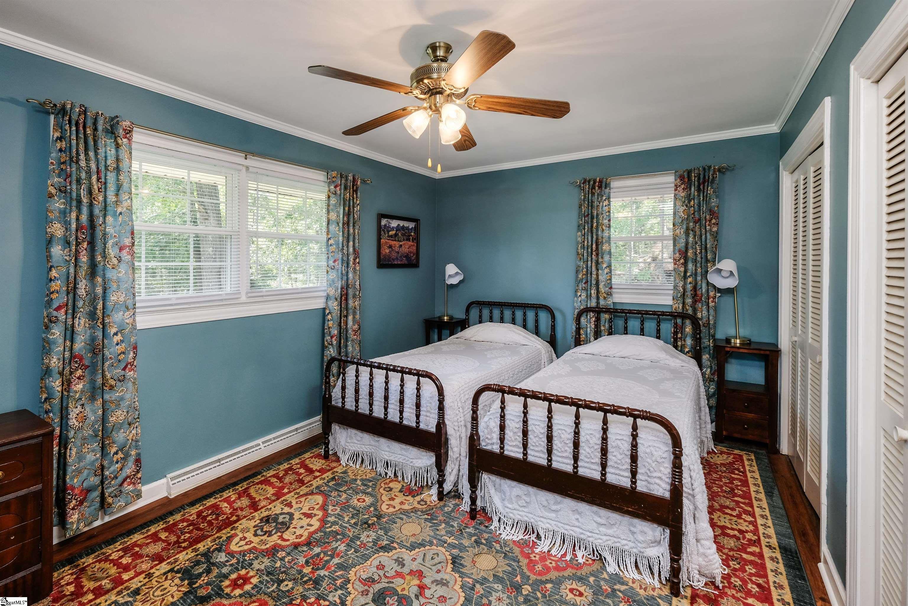 211 N Rockview Drive Greenville, SC 29609-6323