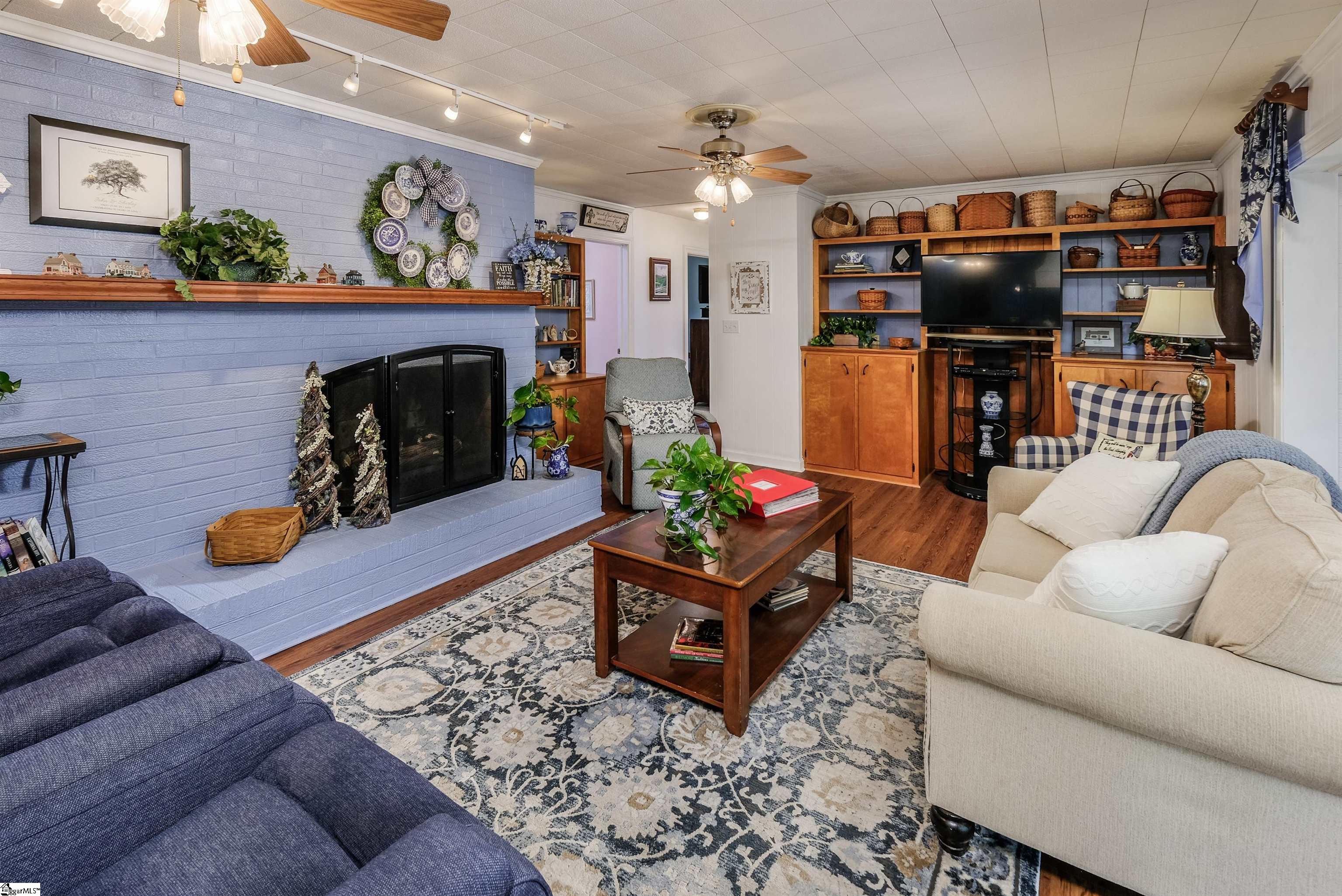 211 N Rockview Drive Greenville, SC 29609-6323