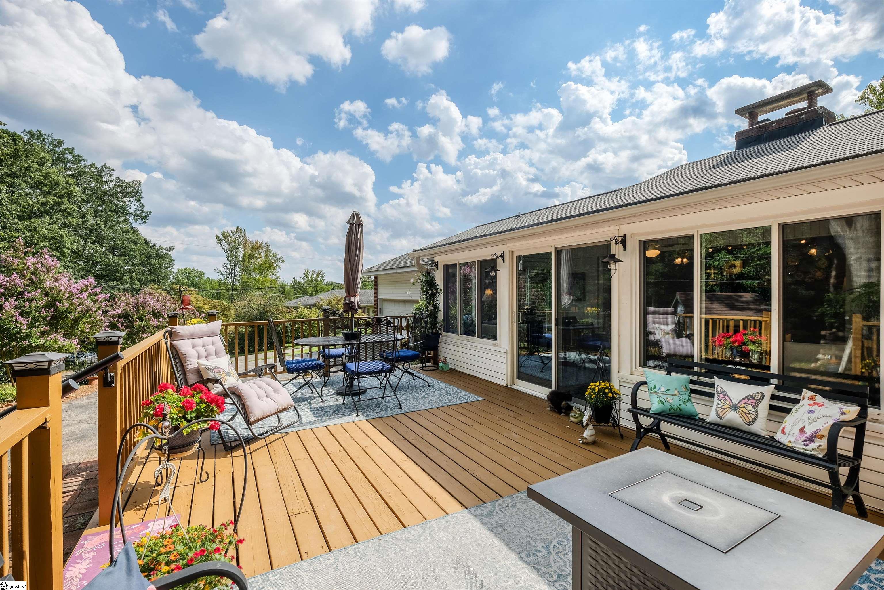 211 N Rockview Drive Greenville, SC 29609-6323
