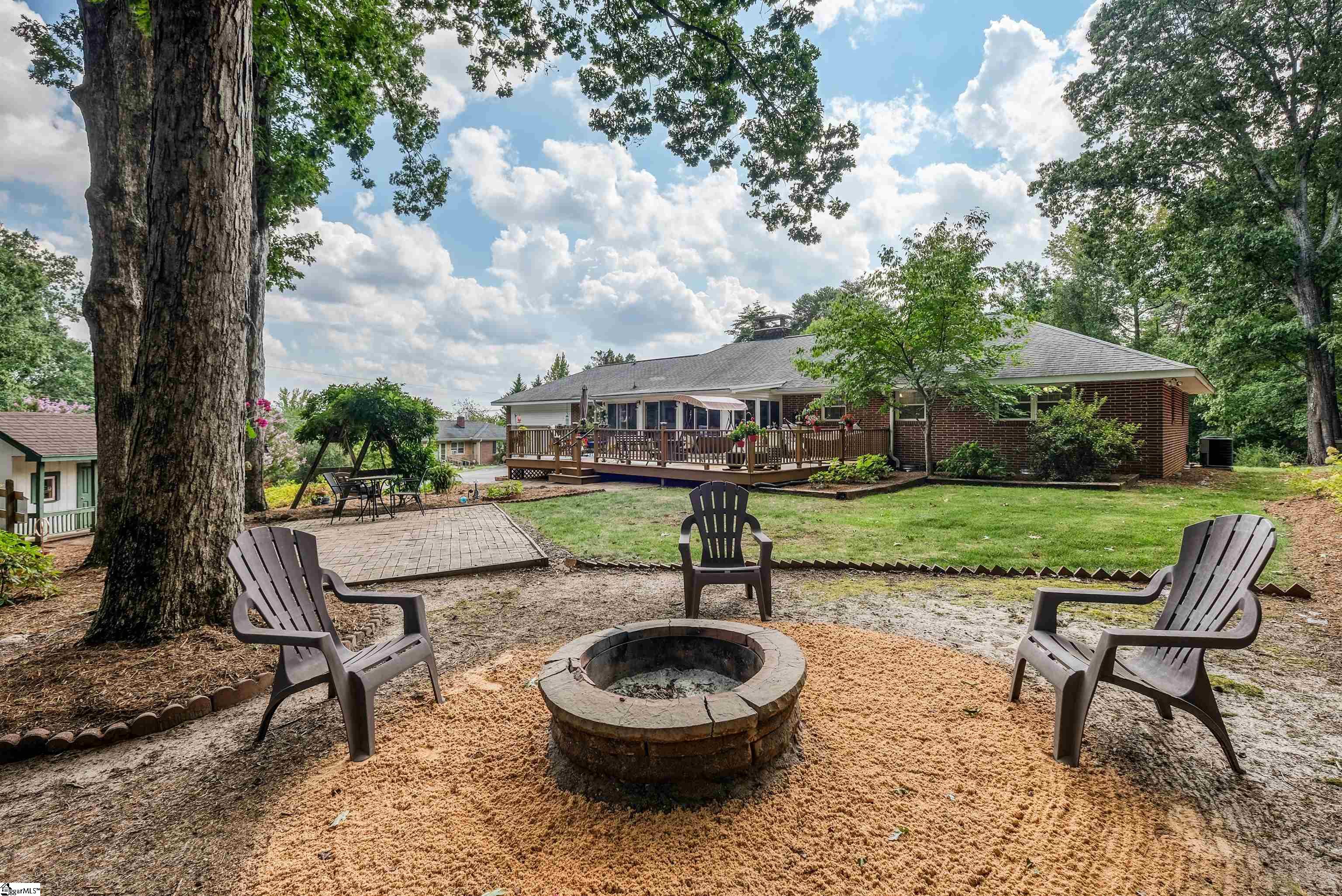 211 N Rockview Drive Greenville, SC 29609-6323