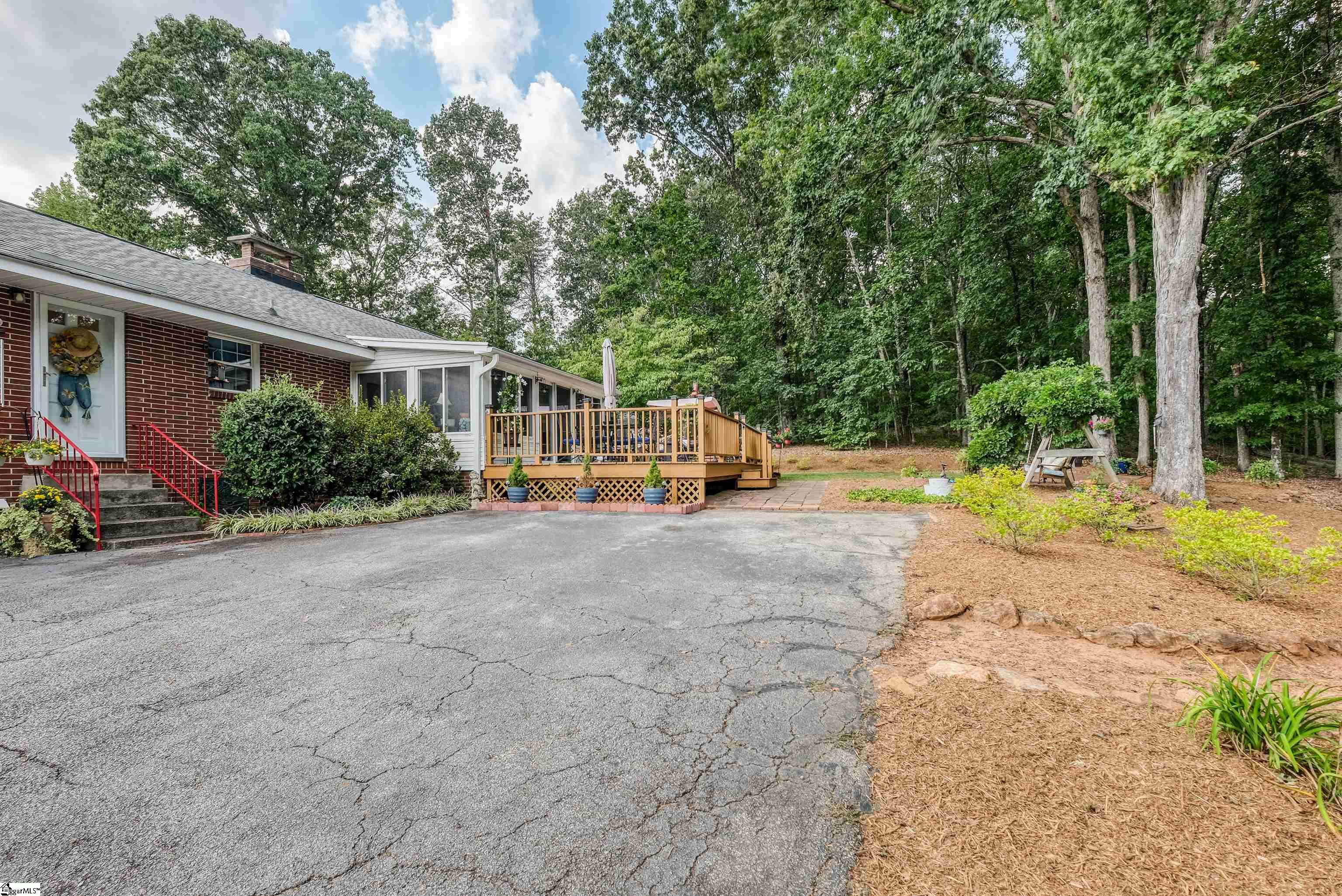 211 N Rockview Drive Greenville, SC 29609-6323