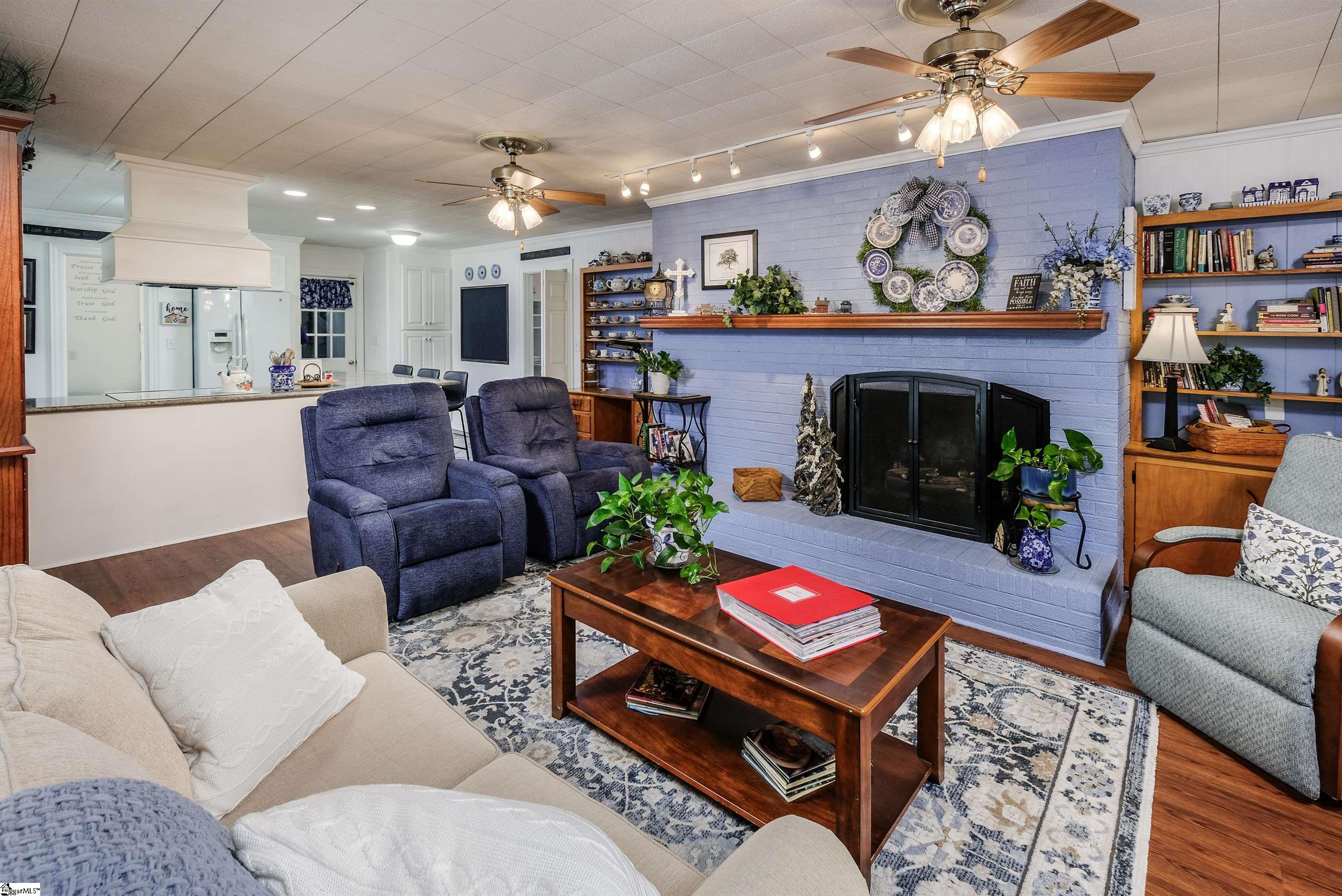 211 N Rockview Drive Greenville, SC 29609-6323