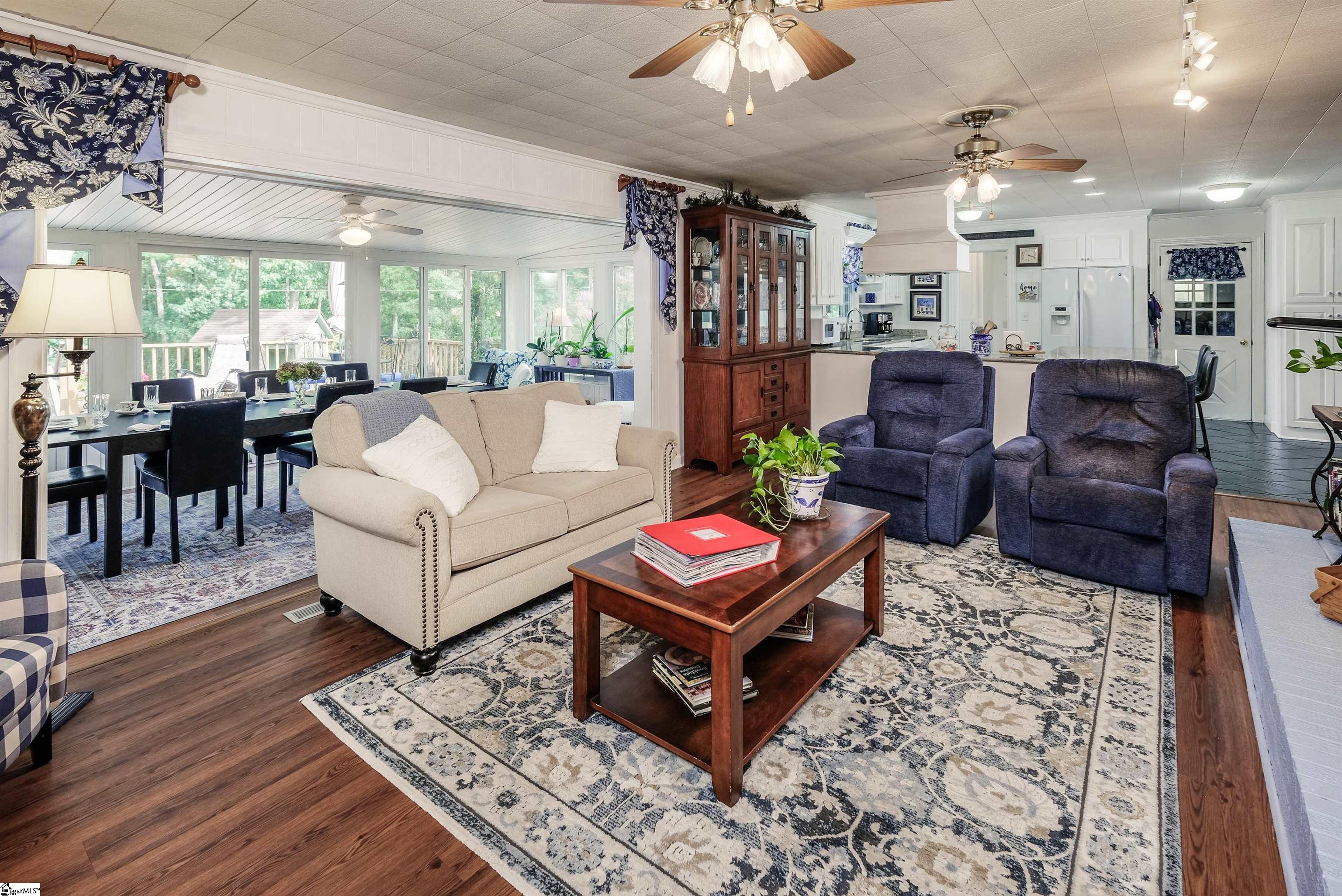 211 N Rockview Drive Greenville, SC 29609-6323