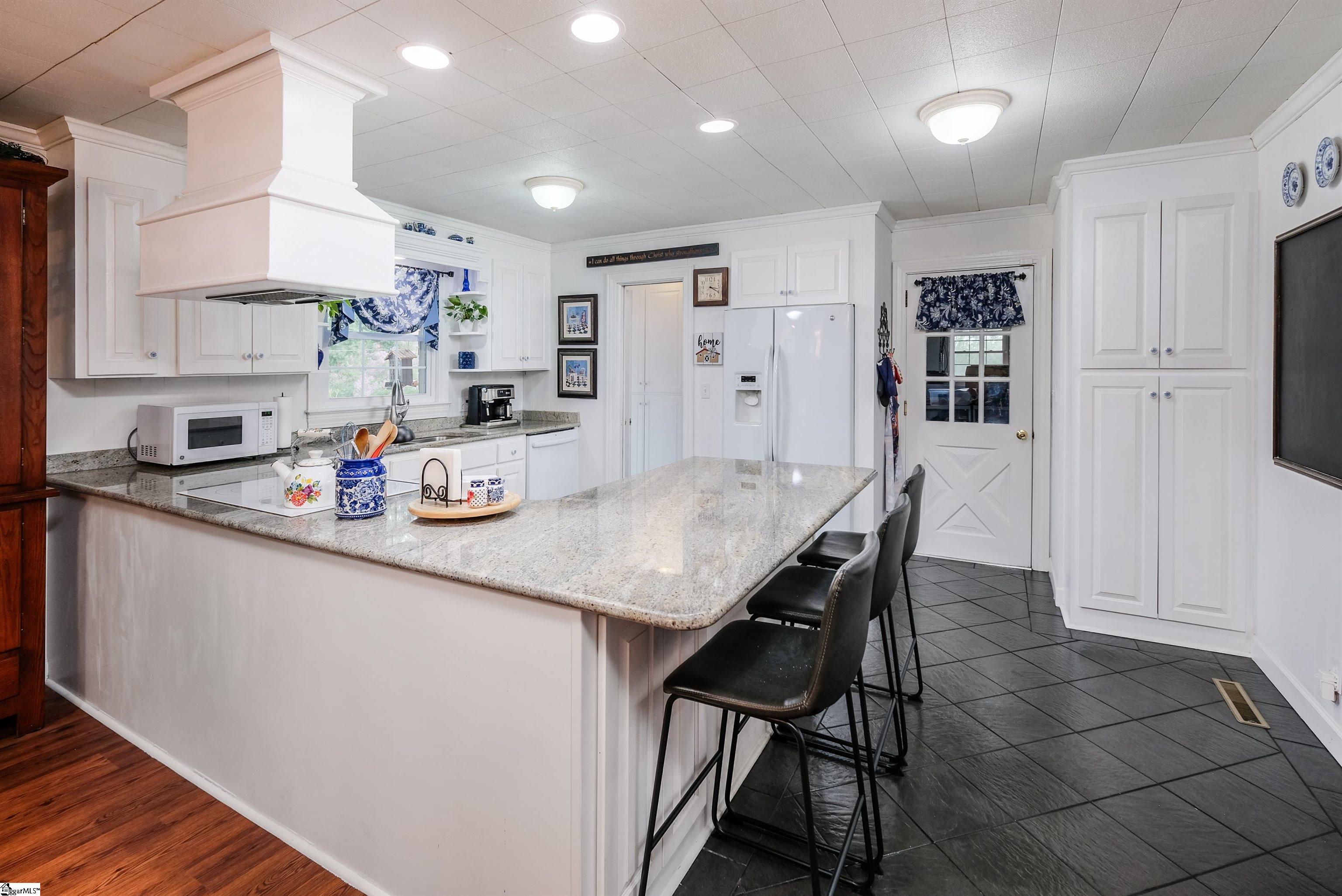 211 N Rockview Drive Greenville, SC 29609-6323
