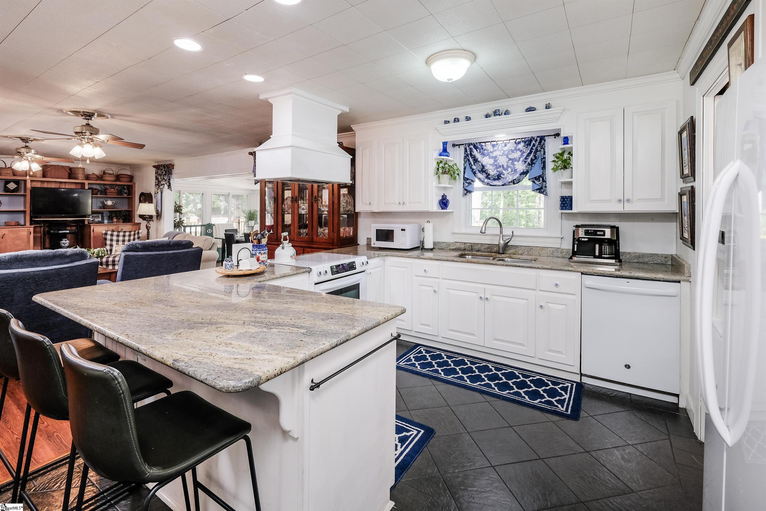 211 N Rockview Drive Greenville, SC 29609-6323