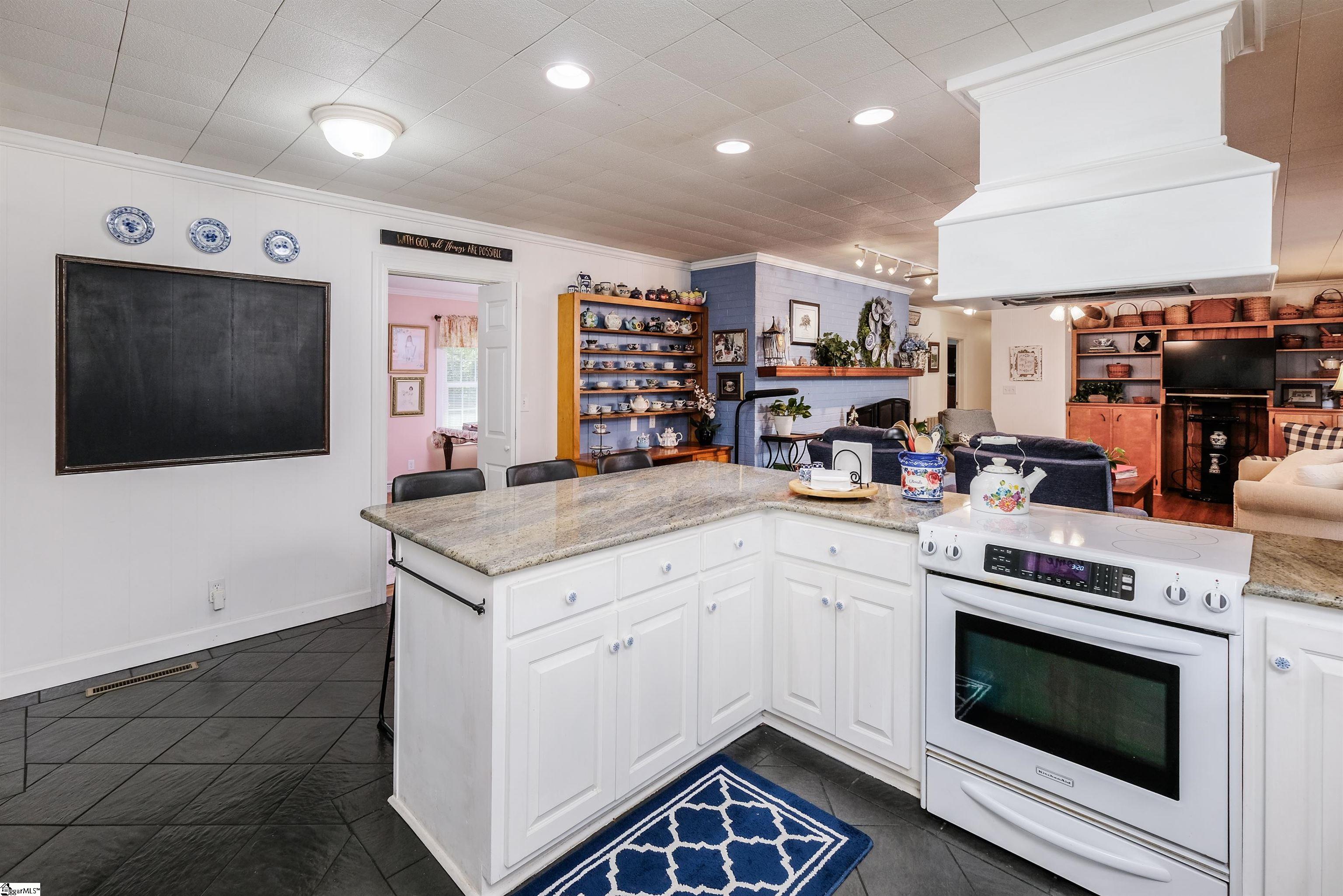 211 N Rockview Drive Greenville, SC 29609-6323