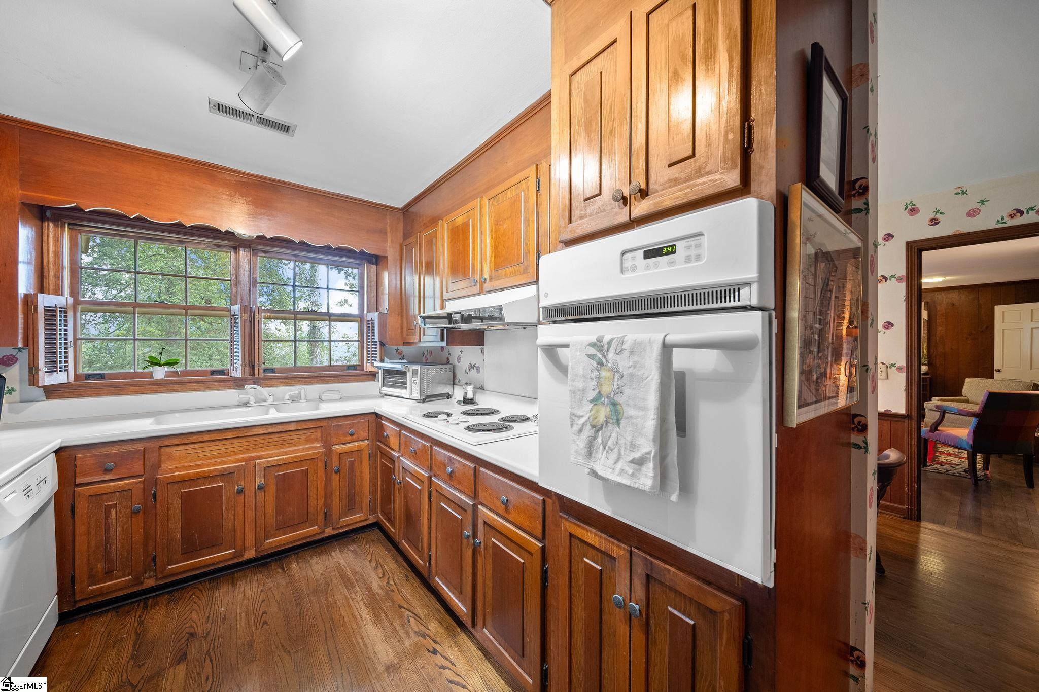 111 Rolling Green Circle Greenville, SC 29615